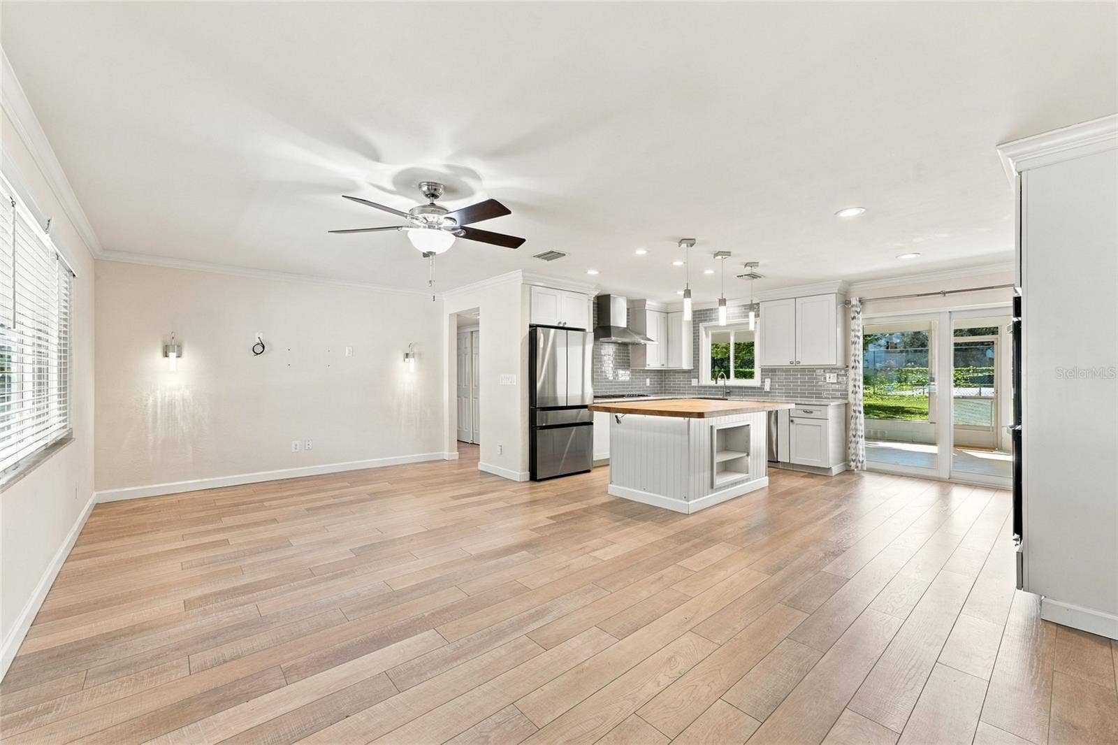 1864 74TH AVENUE N, St Petersburg, FL 33702