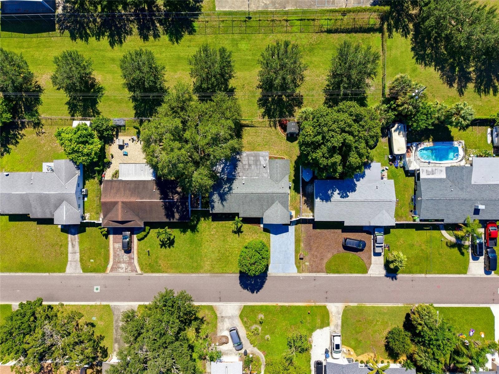 1864 74TH AVENUE N, St Petersburg, FL 33702