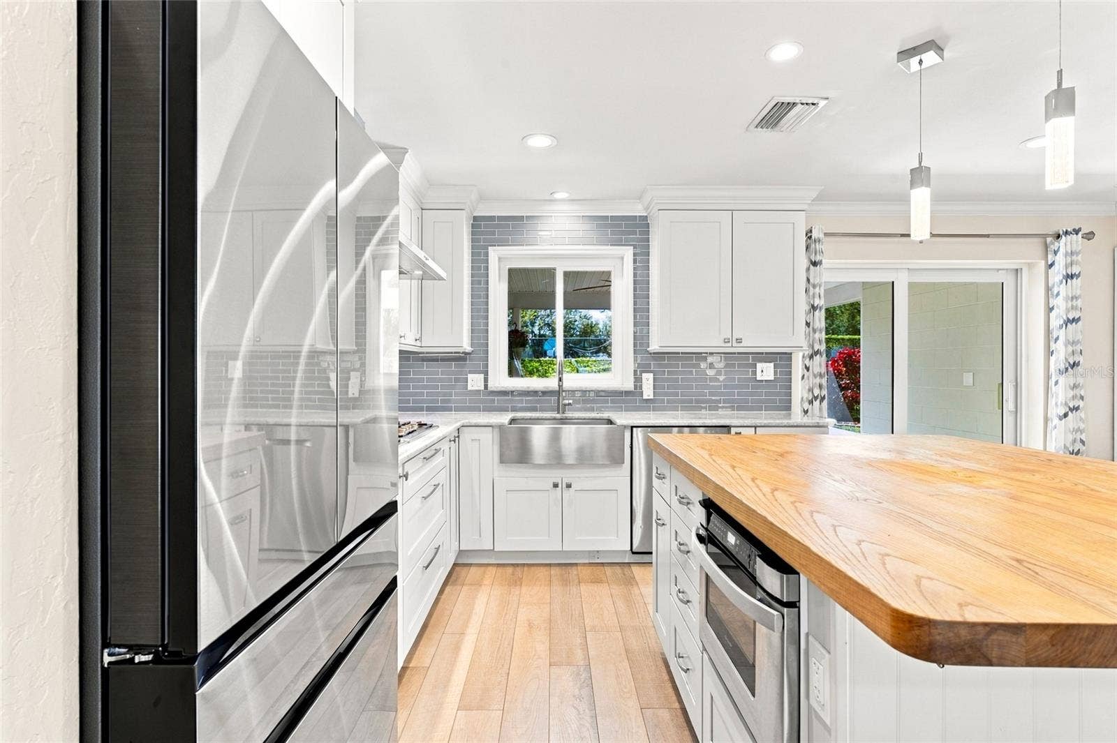 1864 74TH AVENUE N, St Petersburg, FL 33702