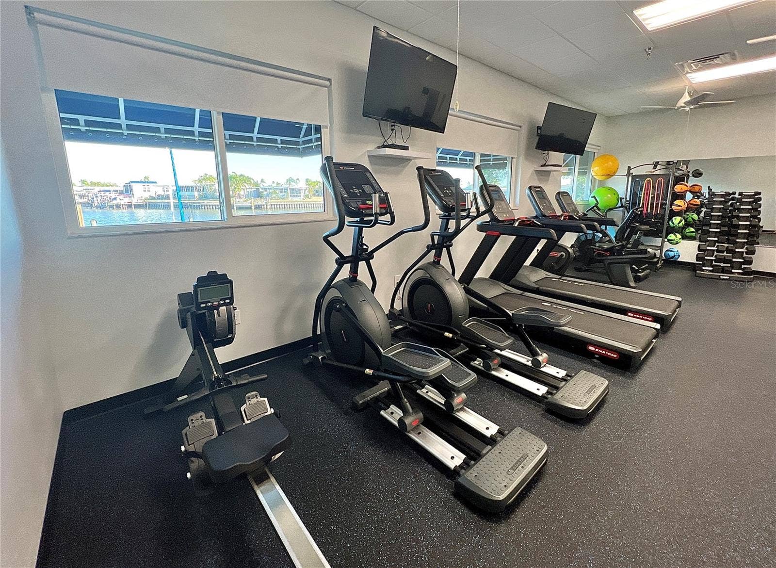 7004 AMERICANA DRIVE NE, #136, St Petersburg, FL 33702 Fitness center
