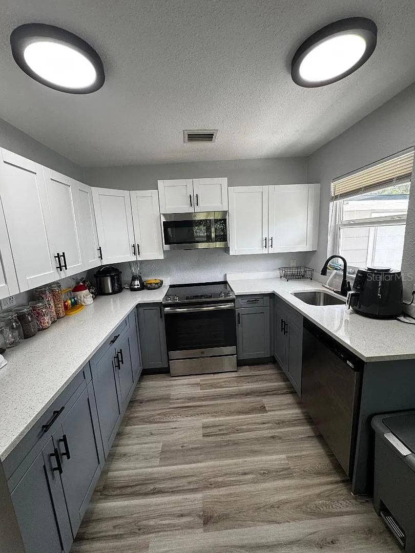 2001 2ND STREET S, St Petersburg, FL 33705