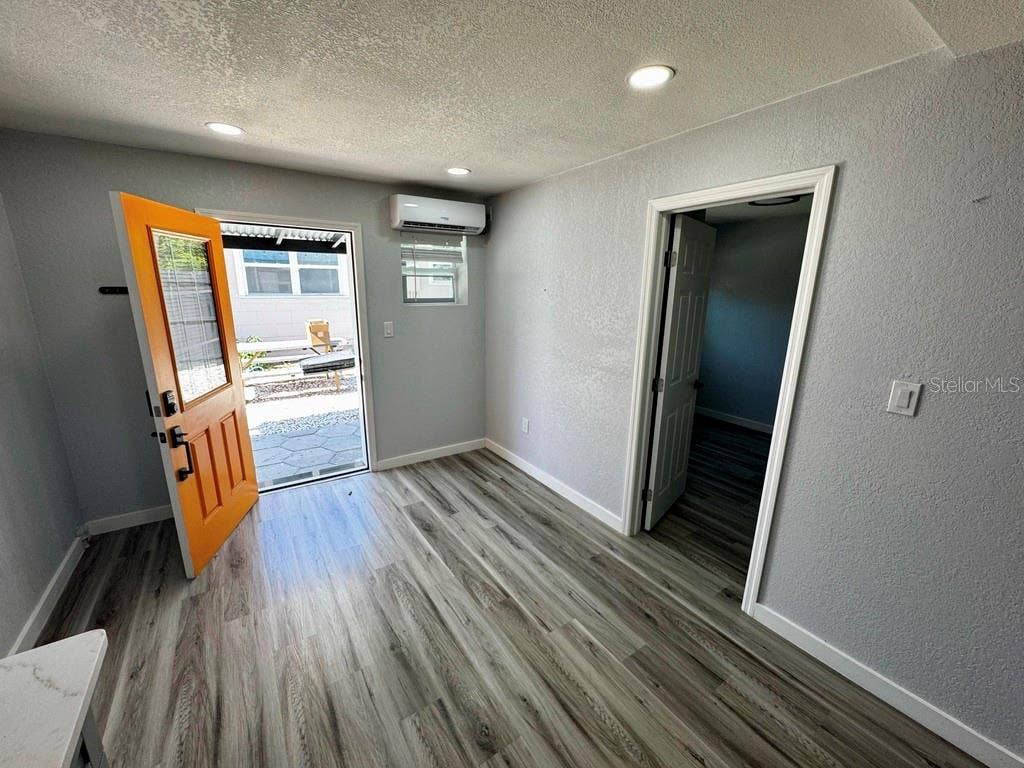 2001 2ND STREET S, St Petersburg, FL 33705