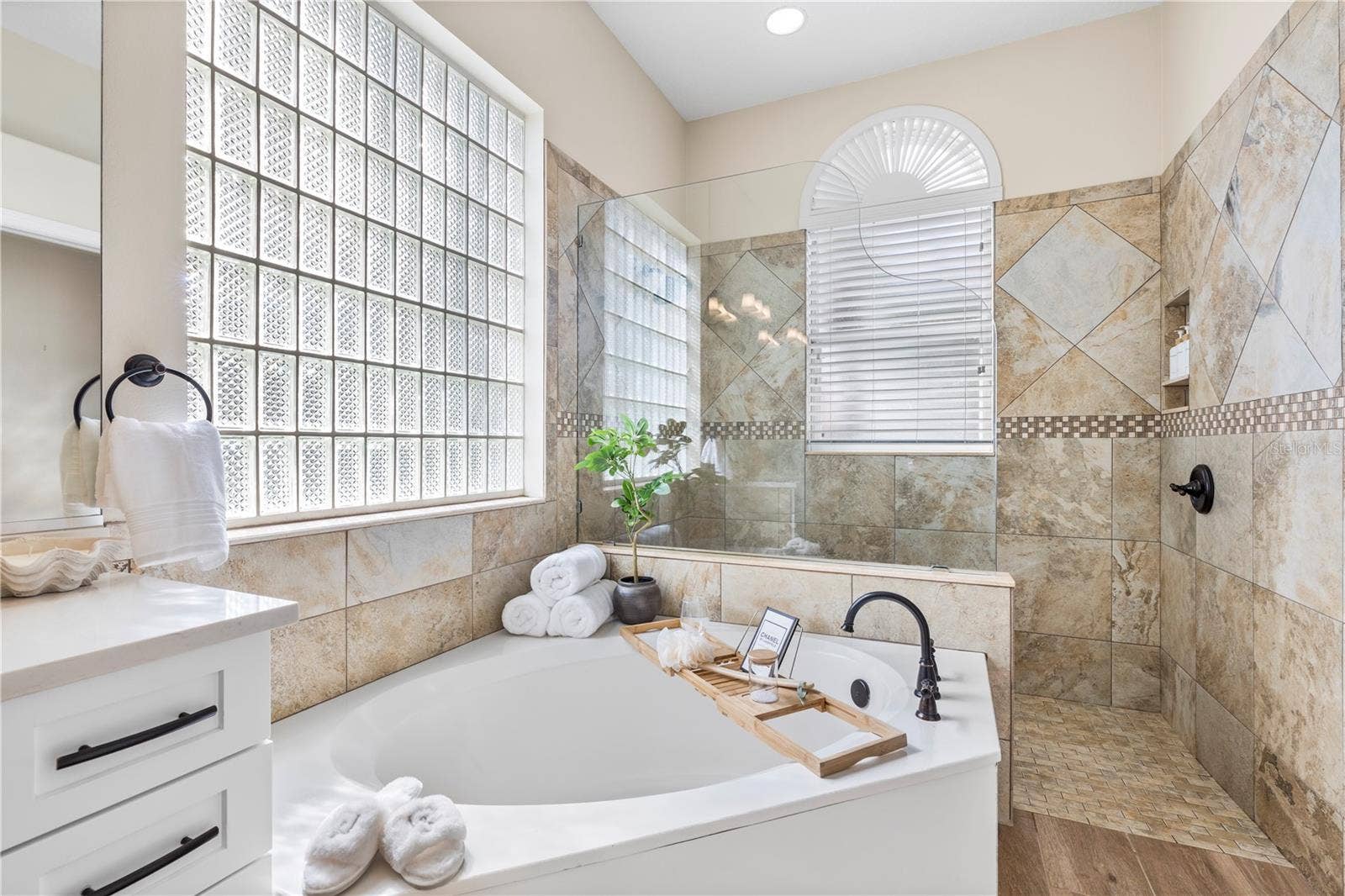 199 AMERICAS CUP BOULEVARD, Bradenton, FL 34208 199 AMERICAS CUP BOULEVARD, Bradenton, FL 34208