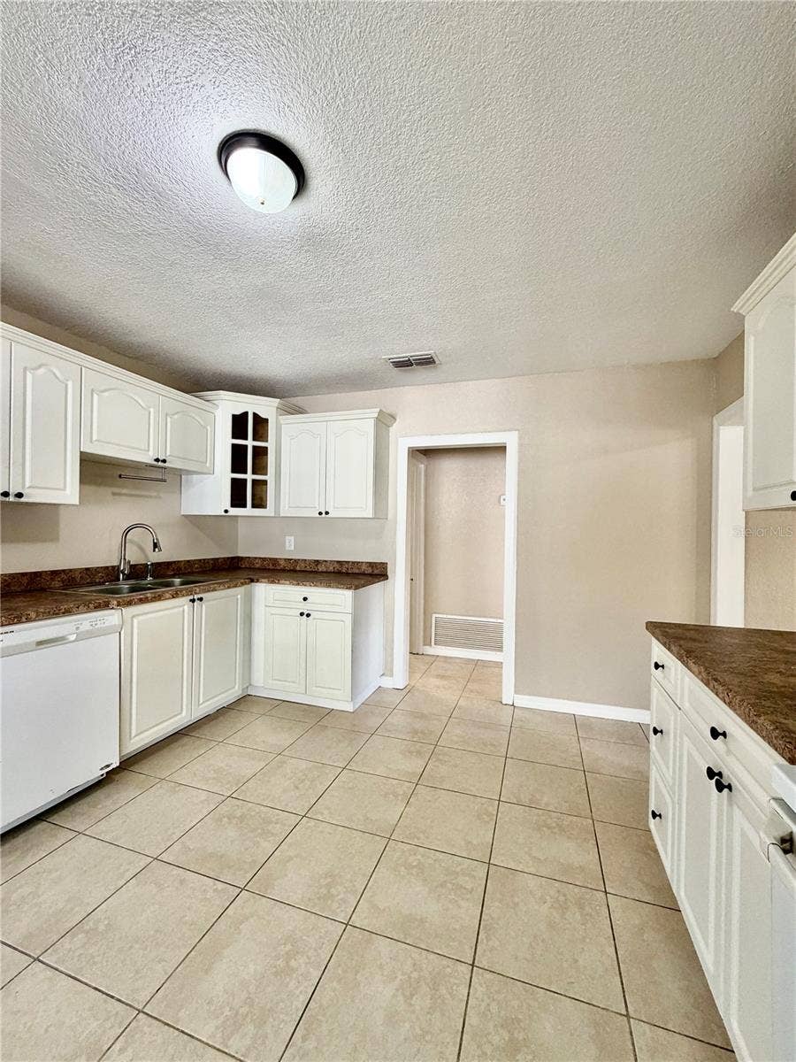 3123 W DOUGLAS STREET, Tampa, FL 33607