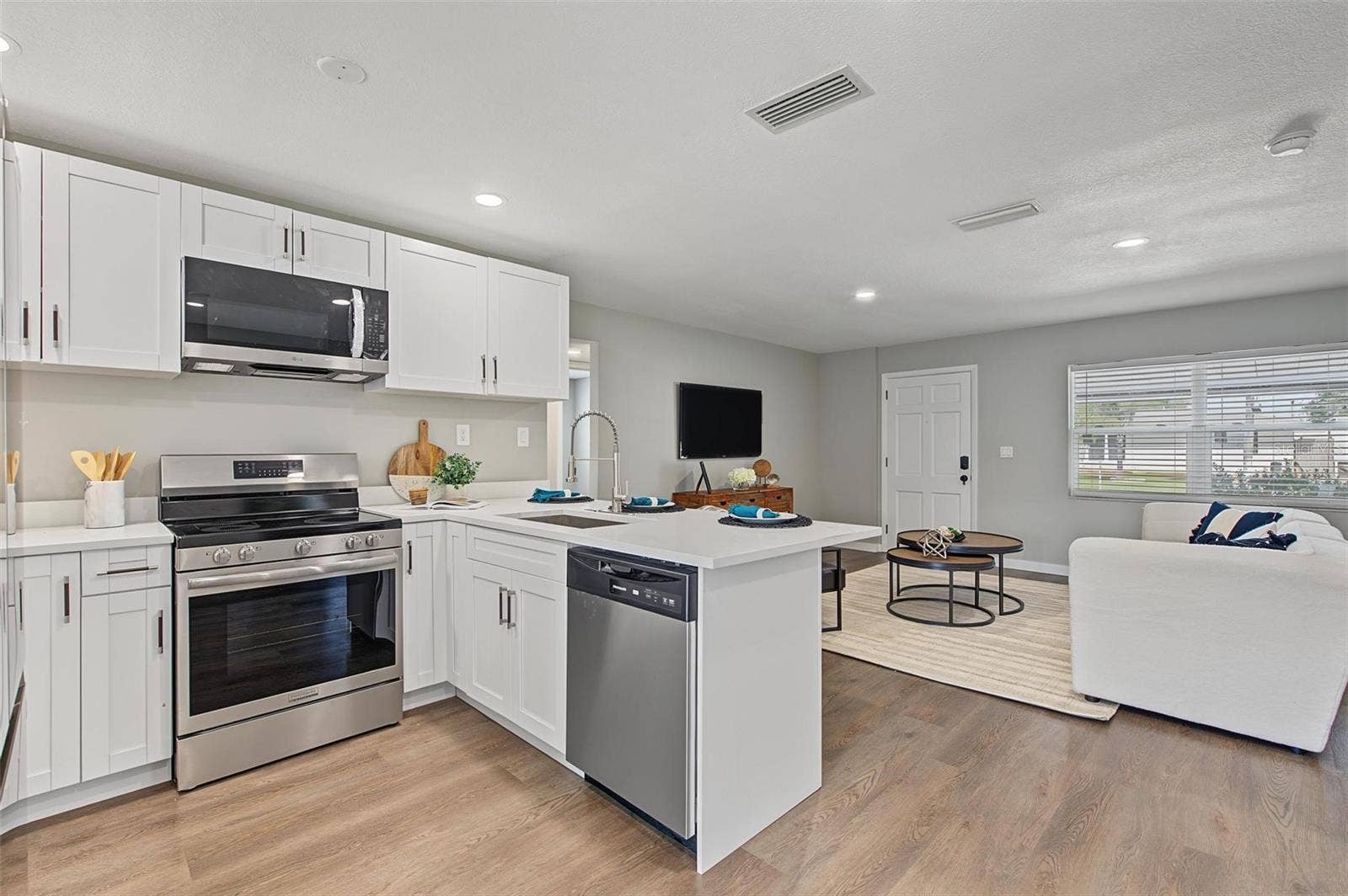 548 FRANDOR PLACE, Apollo Beach, FL 33572 548 FRANDOR PLACE, Apollo Beach, FL 33572