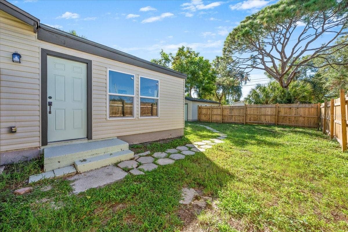 6948 DARTMOUTH AVENUE N, St Petersburg, FL 33710