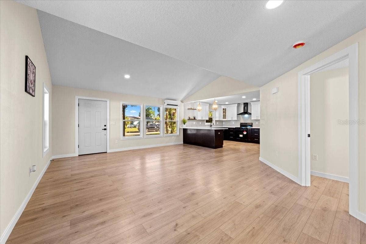 6948 DARTMOUTH AVENUE N, St Petersburg, FL 33710