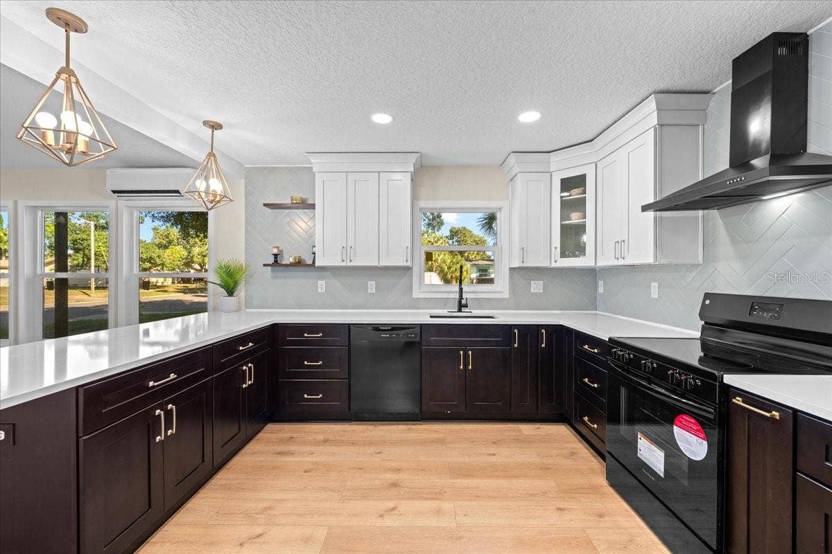 6948 DARTMOUTH AVENUE N, St Petersburg, FL 33710