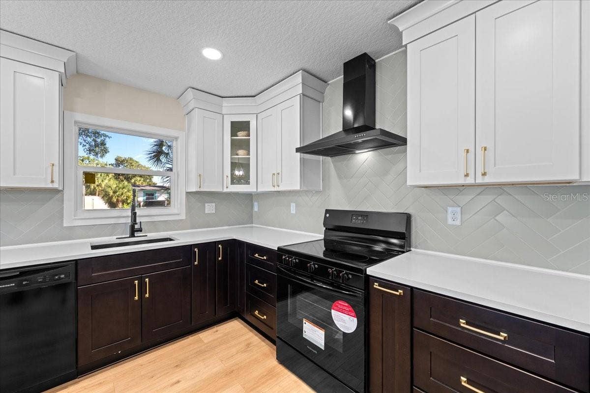 6948 DARTMOUTH AVENUE N, St Petersburg, FL 33710