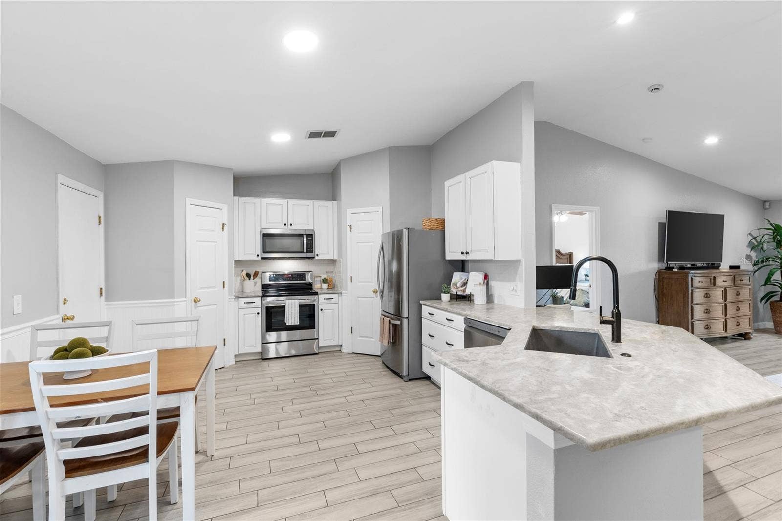 4445 HORSESHOE PICK LANE, Valrico, FL 33594 4445 HORSESHOE PICK LANE, Valrico, FL 33594