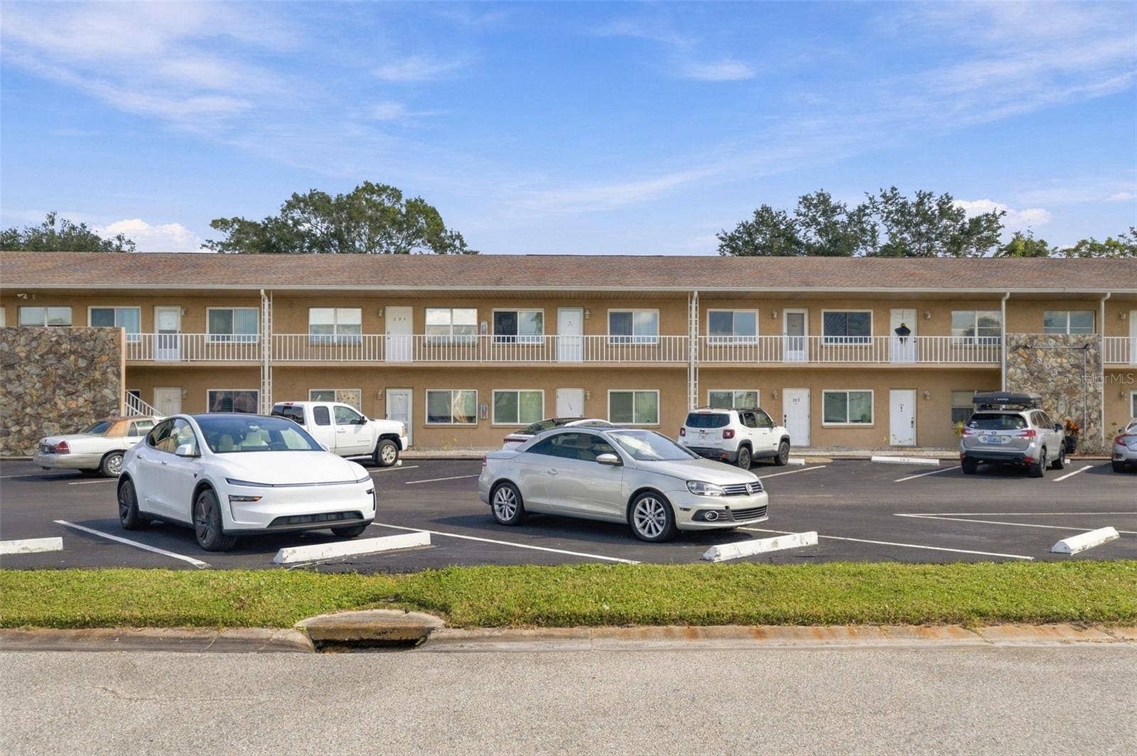 8039 GARDEN DRIVE, #204, Seminole, FL 33777
