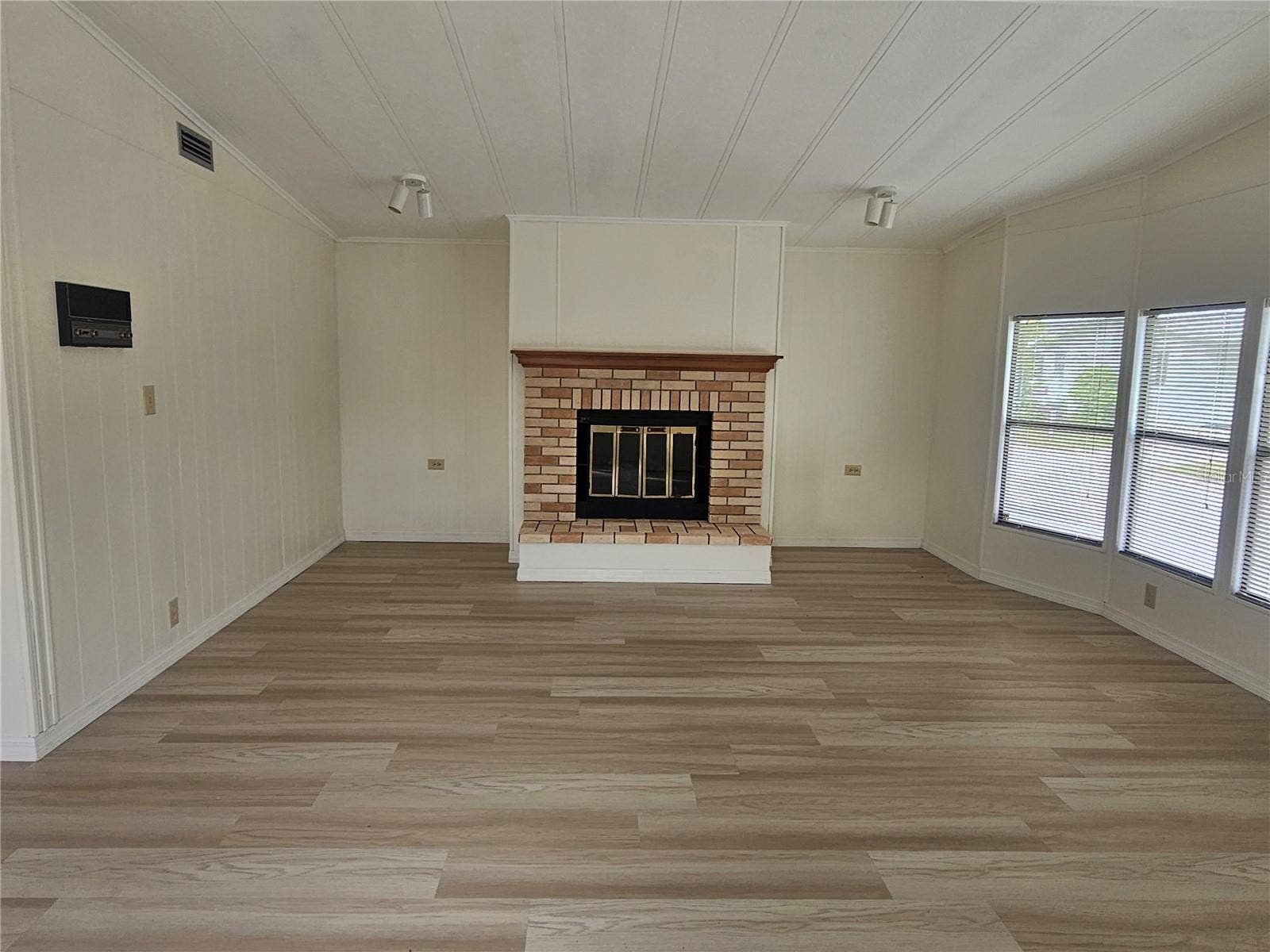 238 PELICAN DRIVE N, Oldsmar, FL 34677 Living Room