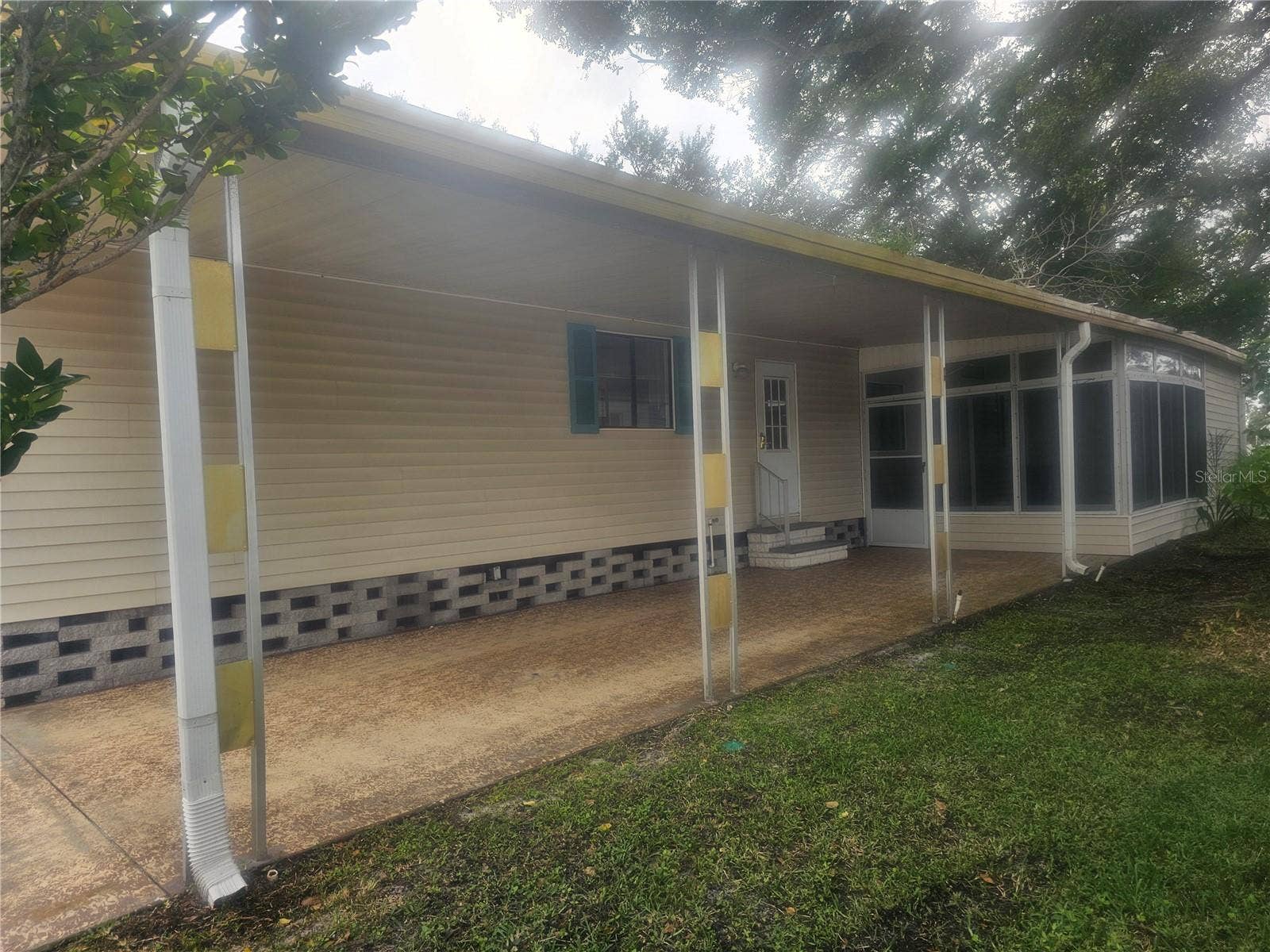 238 PELICAN DRIVE N, Oldsmar, FL 34677 Right Side/Carport/Lanai