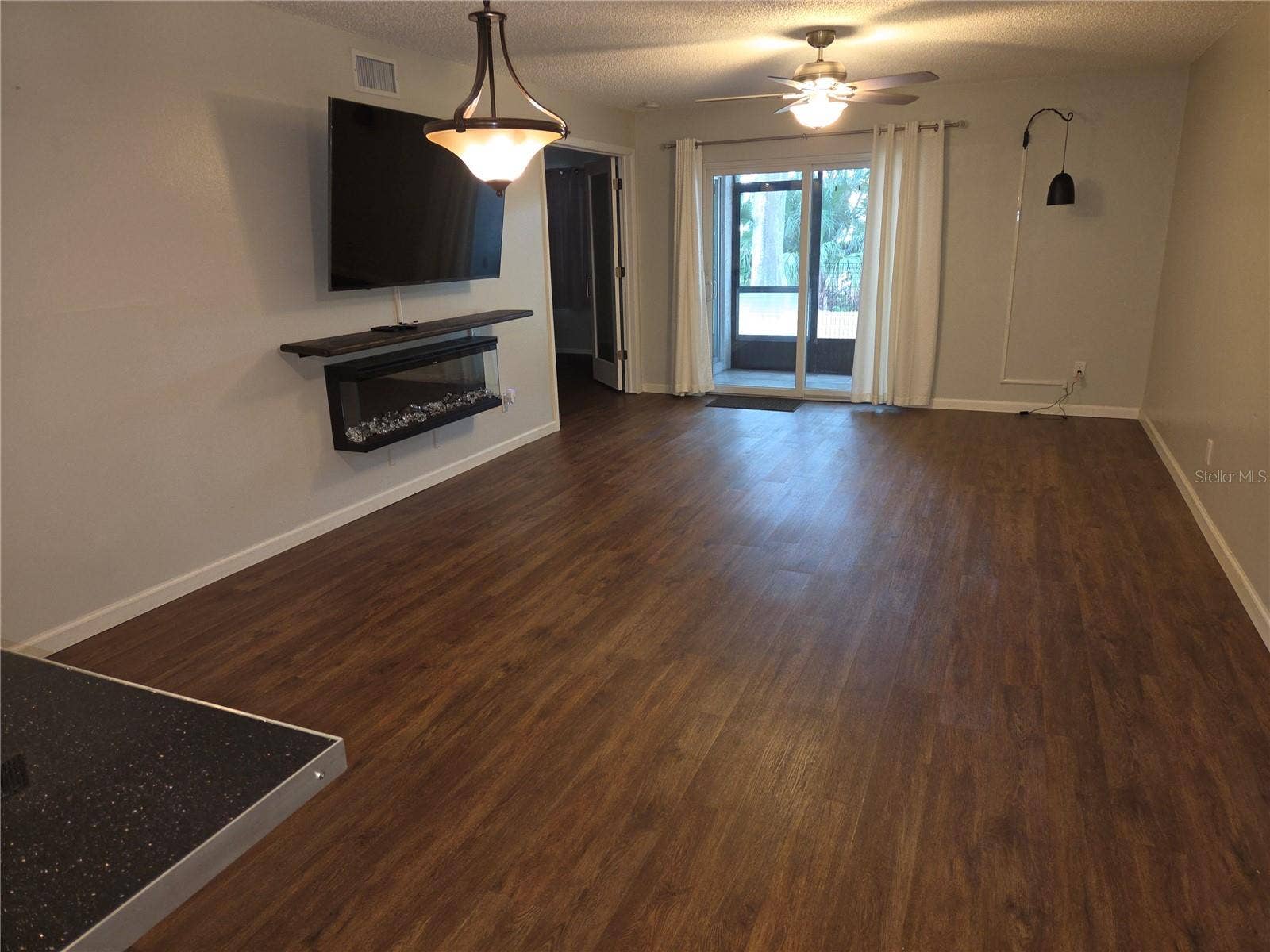 5943 CALAIS BOULEVARD N, #6, St Petersburg, FL 33714 Touchstone high-end electric fireplace with multiple lighting effects and heat options