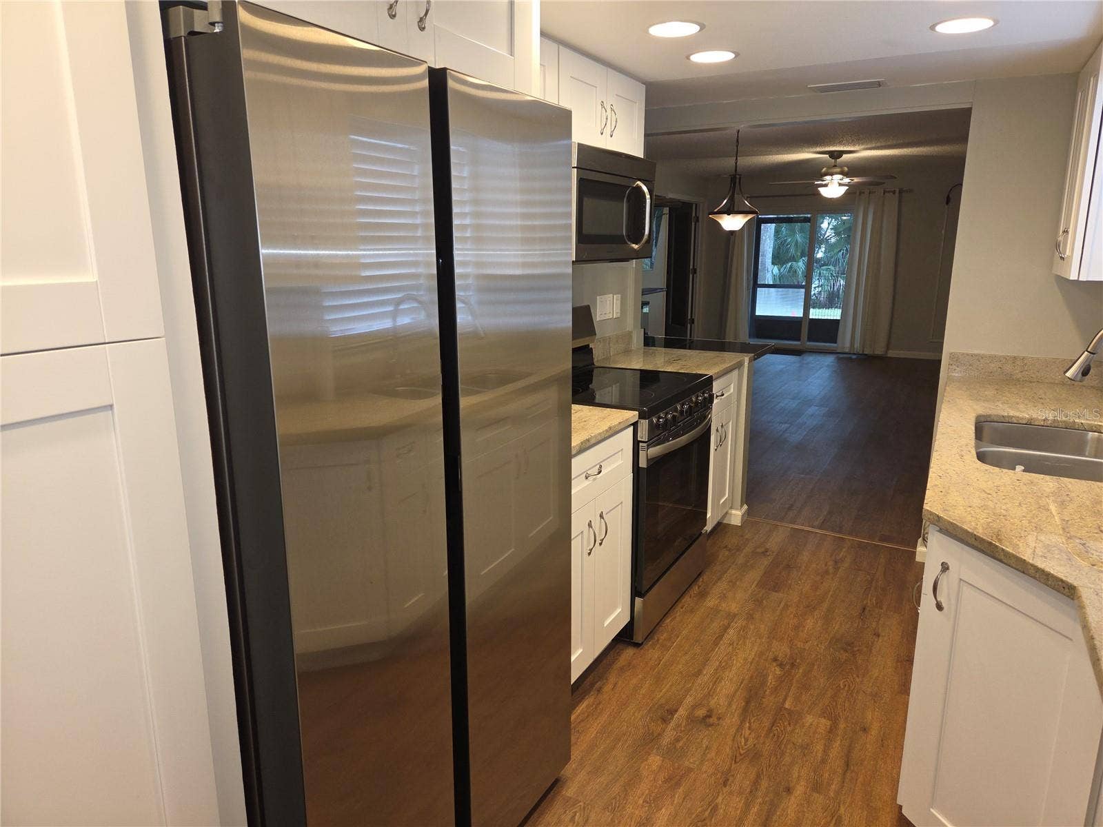 5943 CALAIS BOULEVARD N, #6, St Petersburg, FL 33714 Luxury plank vinyl floors throughout