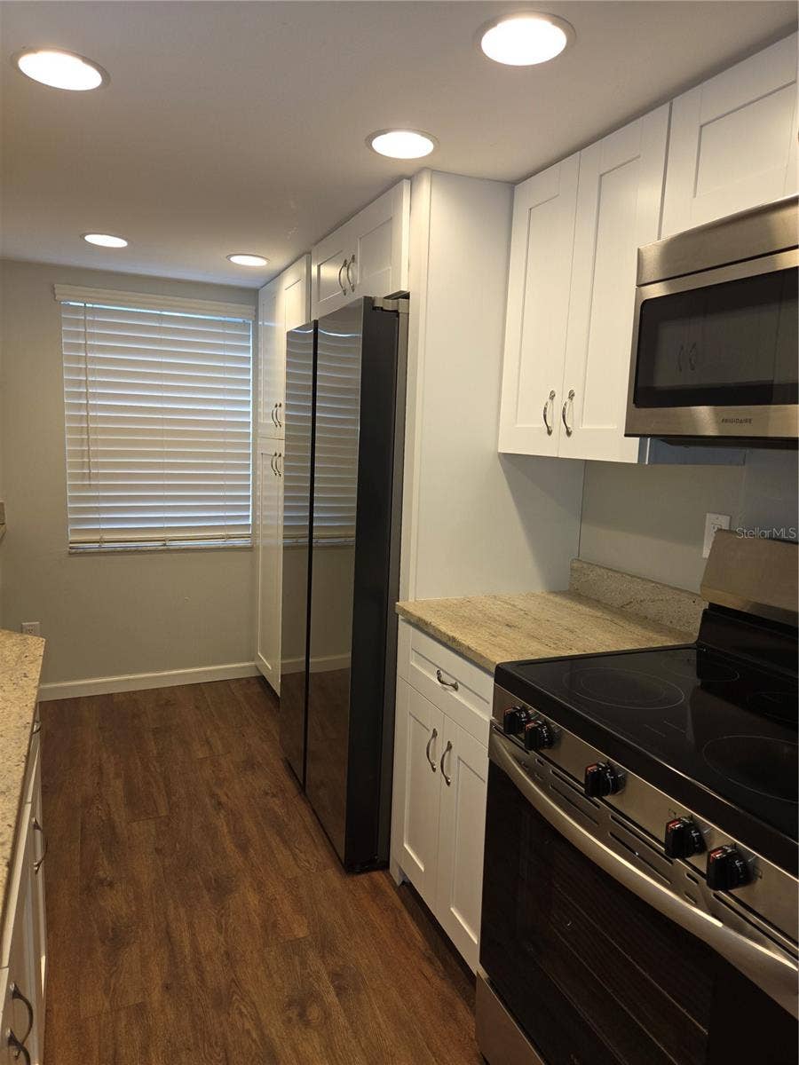 5943 CALAIS BOULEVARD N, #6, St Petersburg, FL 33714 Newer stainless steel appliances and large pantry