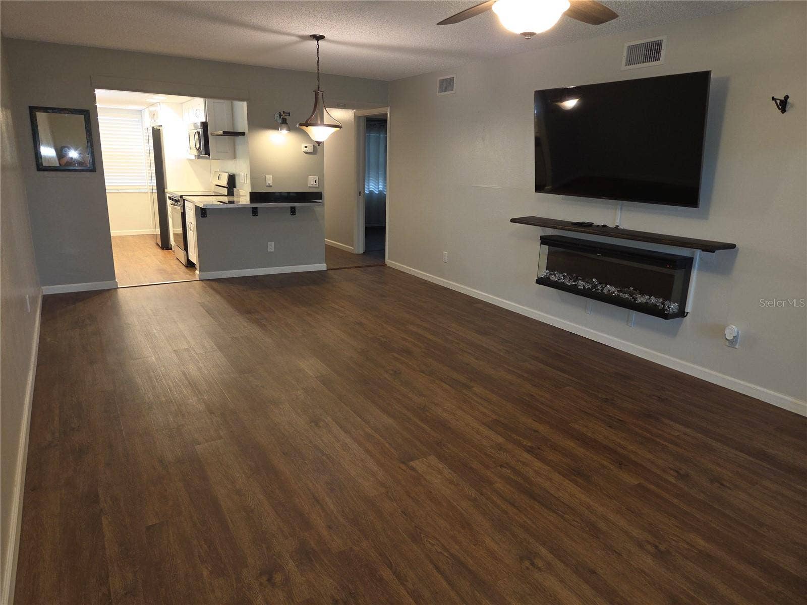 5943 CALAIS BOULEVARD N, #6, St Petersburg, FL 33714 Living/dining combination features eat-at bar and access to updated kitchen