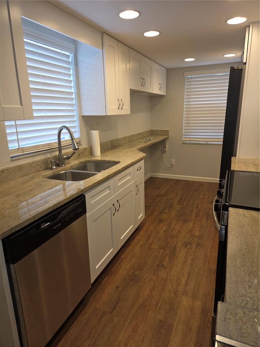 5943 CALAIS BOULEVARD N, #6, St Petersburg, FL 33714 Beautifully updated kitchen with granite countertops and soft-close doors and drawers