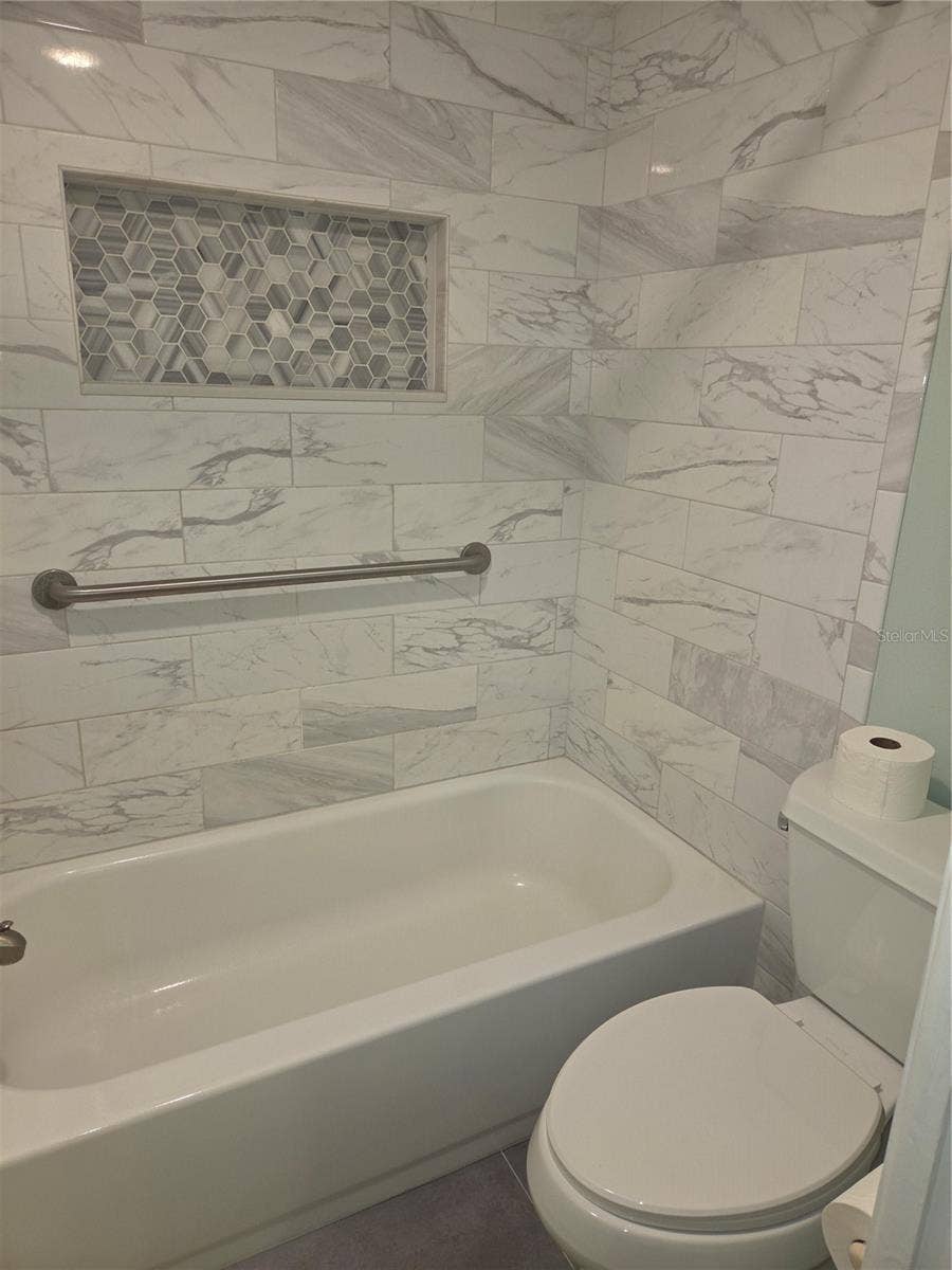 5943 CALAIS BOULEVARD N, #6, St Petersburg, FL 33714 Primary bath tub with built-in shelf