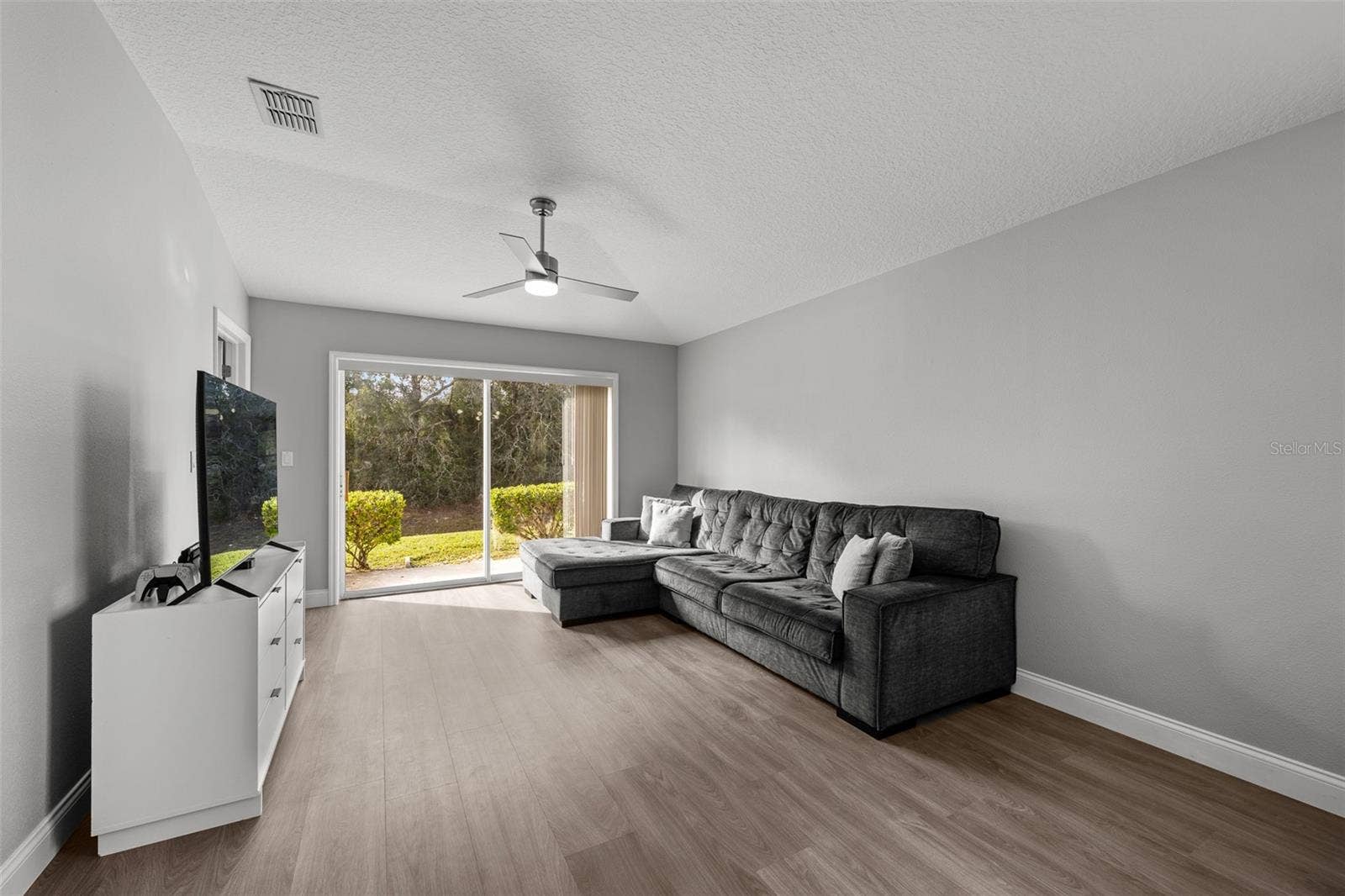 8516 CORINTHIAN WAY, New Port Richey, FL 34654 Living Room