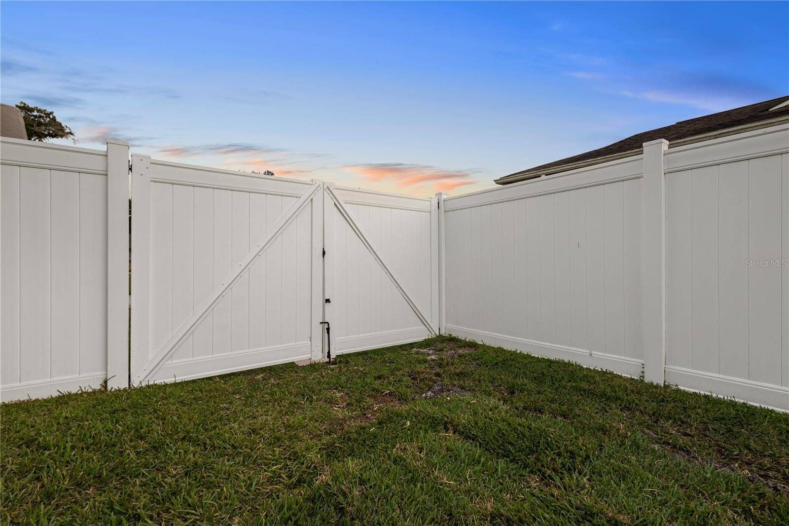 DOUBLE GATE