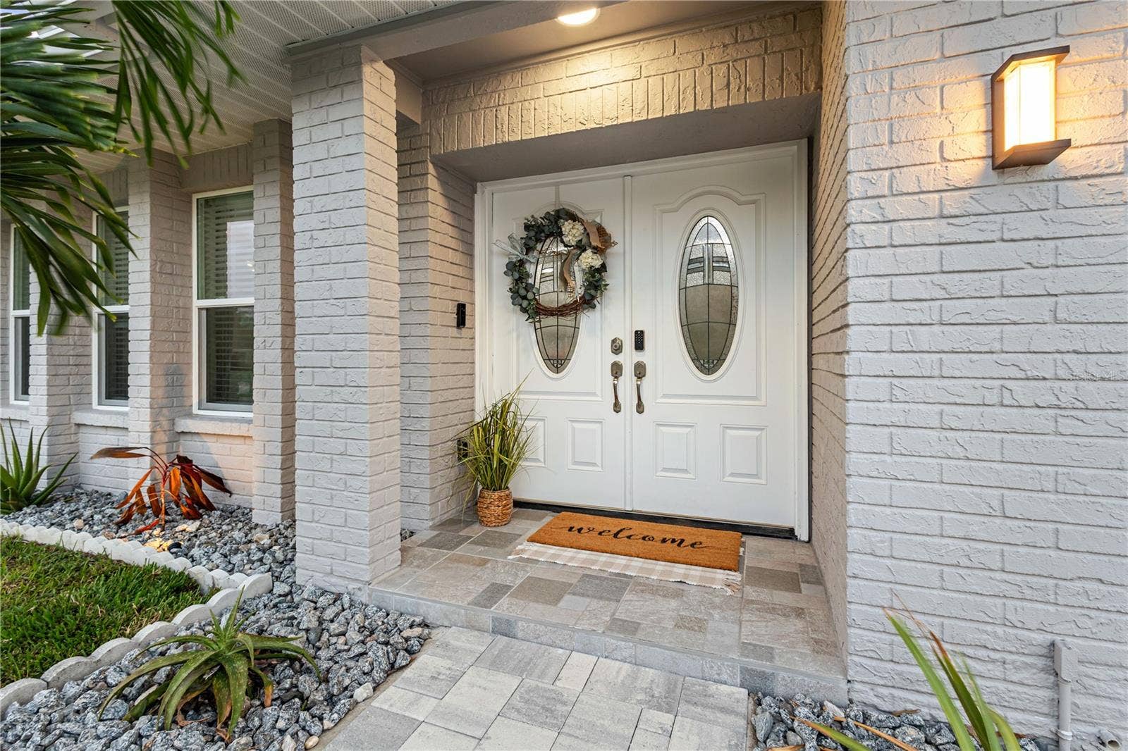 ENTRY DOUBLE DOORS