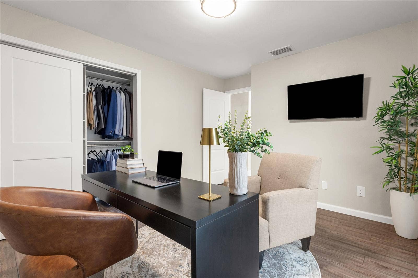 BEDROOM / OFFICE