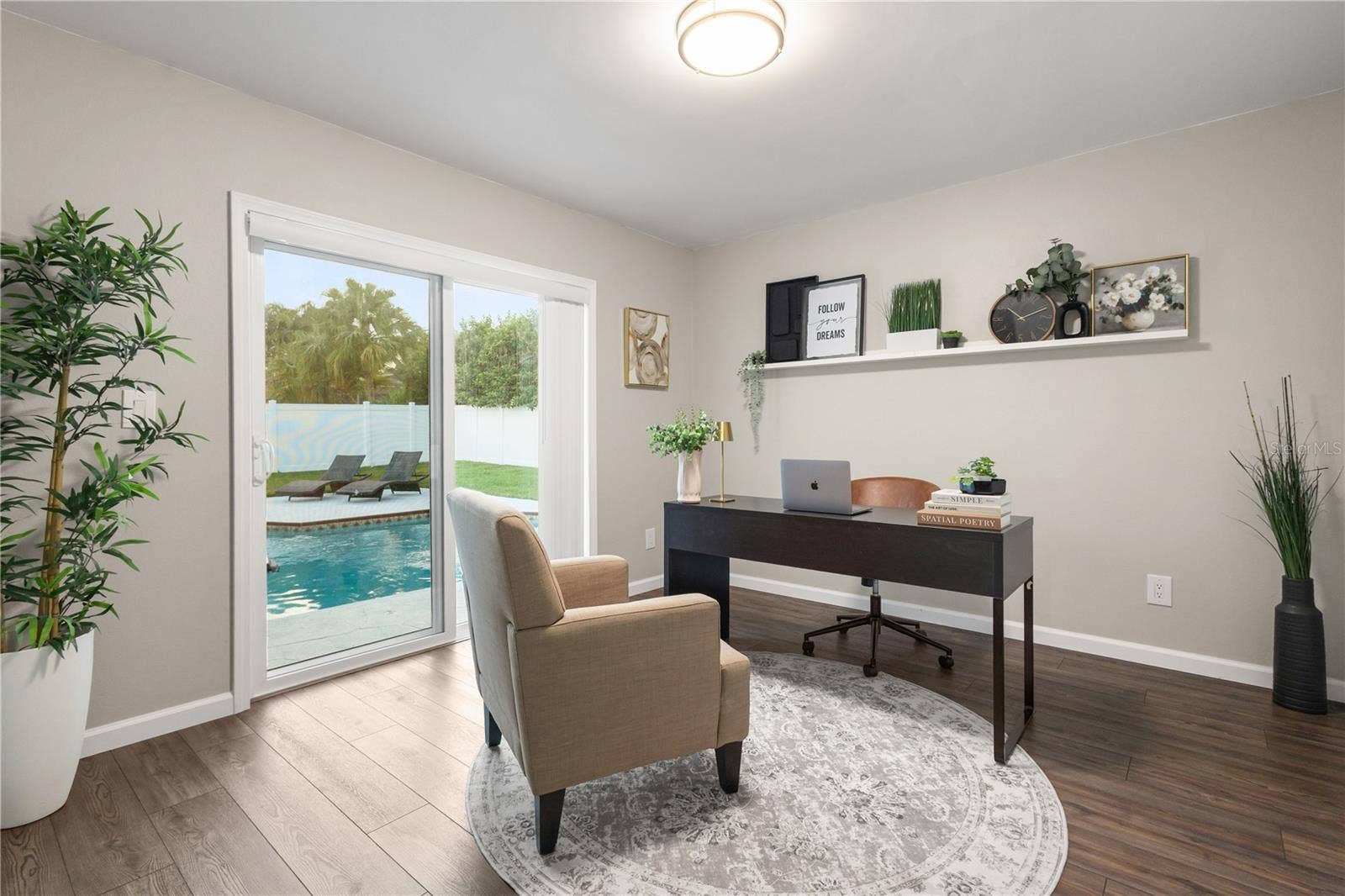 BEDROOM / OFFICE