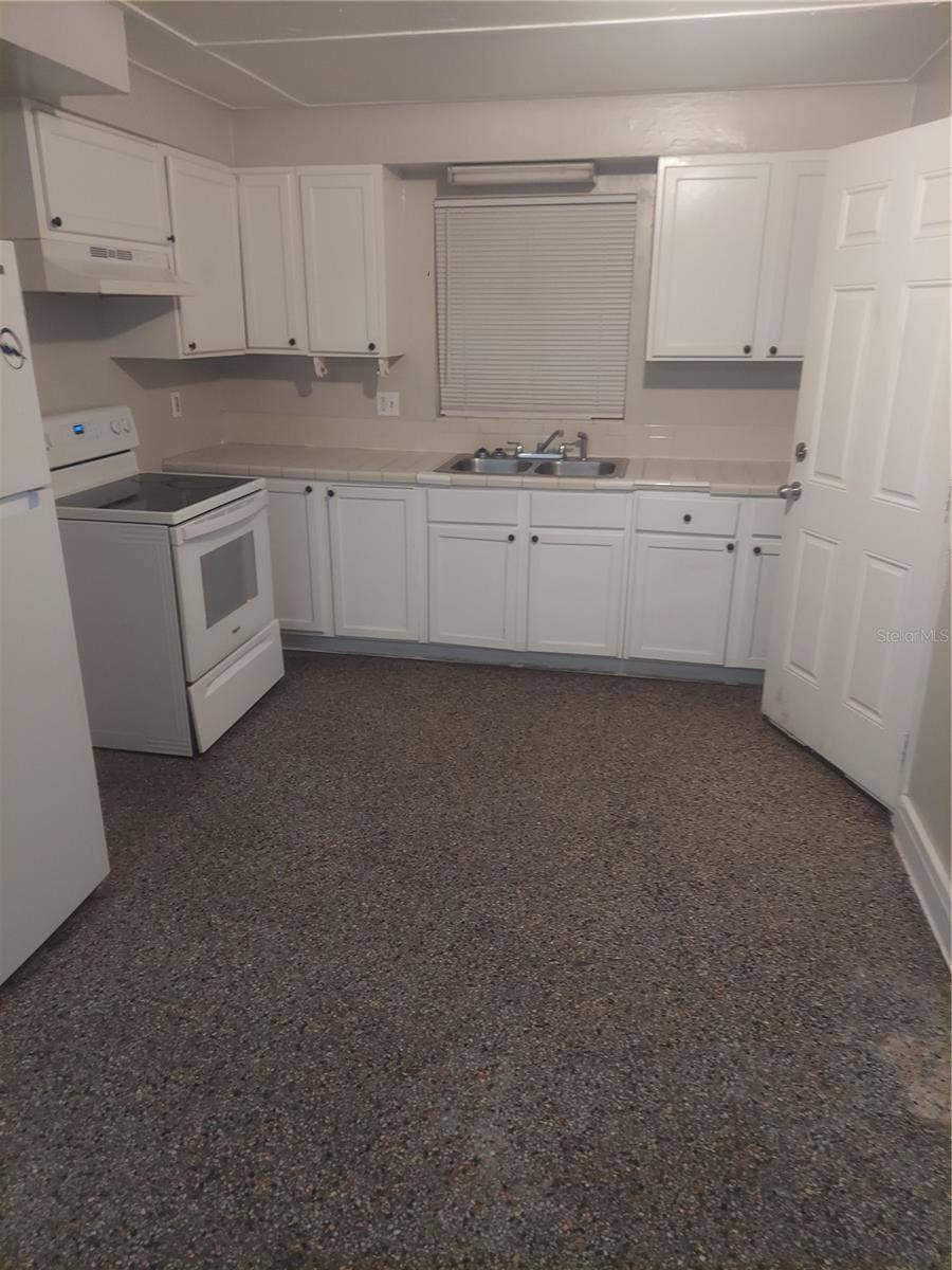 2818 LOCICERO DRIVE, Tampa, FL 33619 2818 LOCICERO DRIVE, Tampa, FL 33619