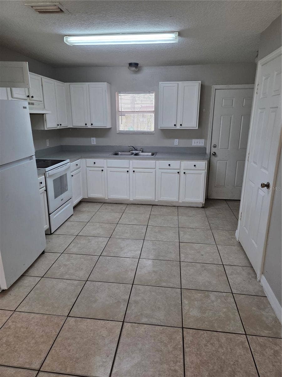 2818 LOCICERO DRIVE, Tampa, FL 33619 2818 LOCICERO DRIVE, Tampa, FL 33619