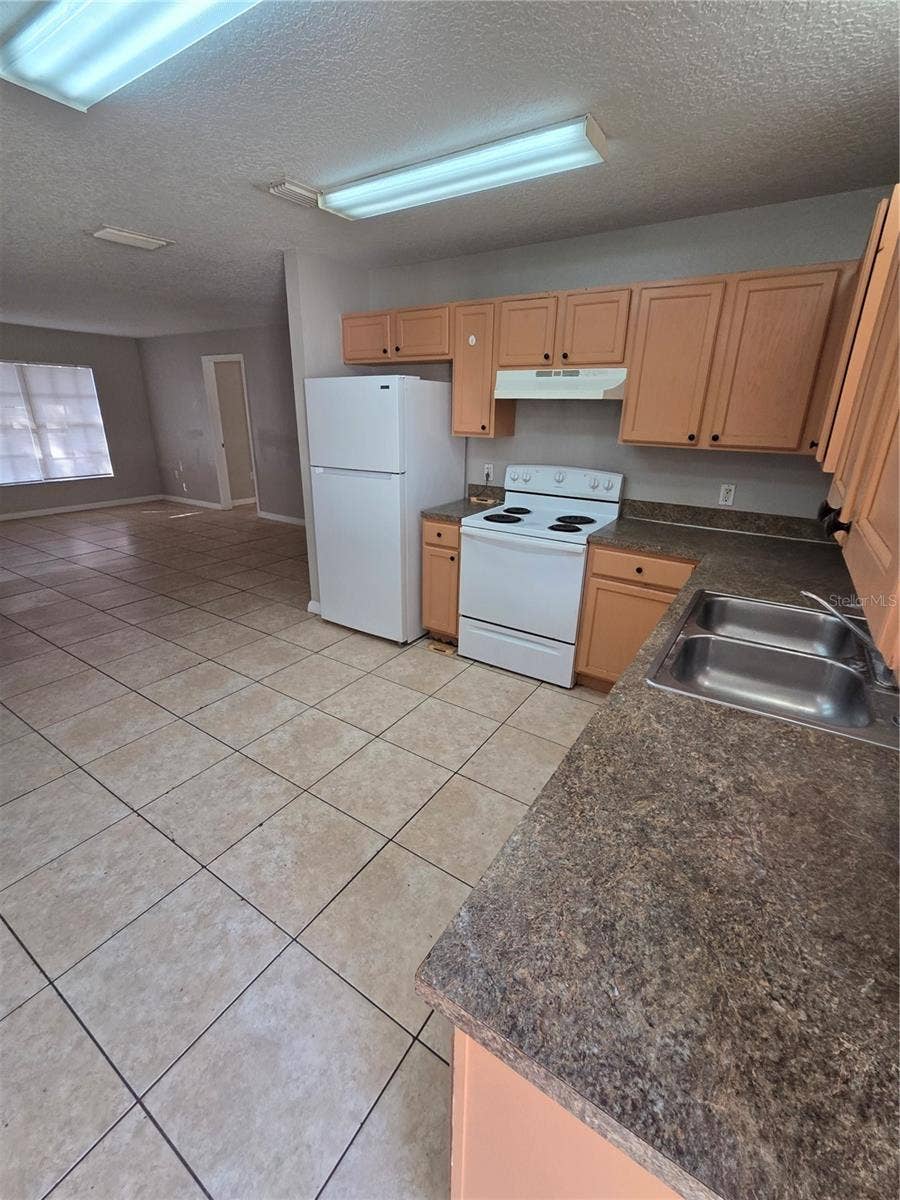 2818 LOCICERO DRIVE, Tampa, FL 33619 2818 LOCICERO DRIVE, Tampa, FL 33619
