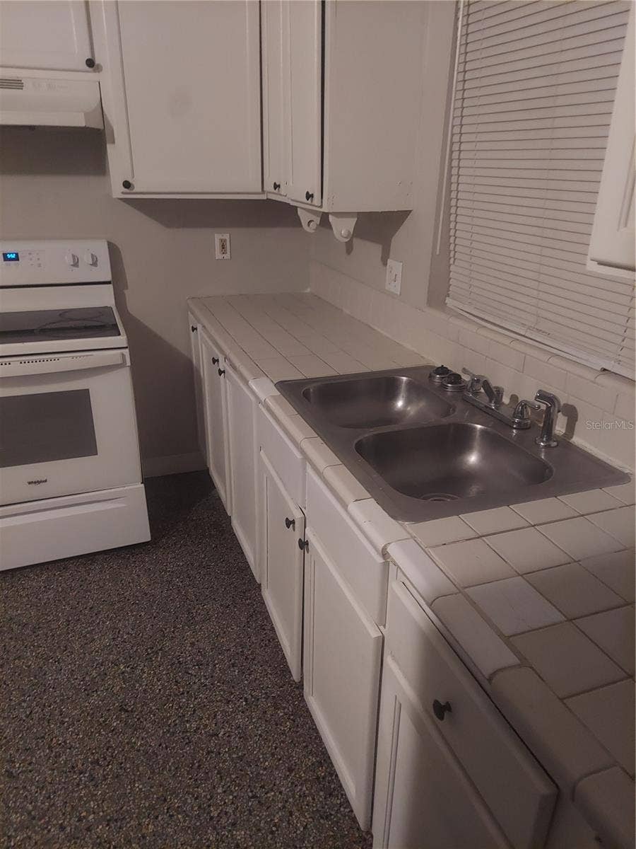 2818 LOCICERO DRIVE, Tampa, FL 33619 2818 LOCICERO DRIVE, Tampa, FL 33619
