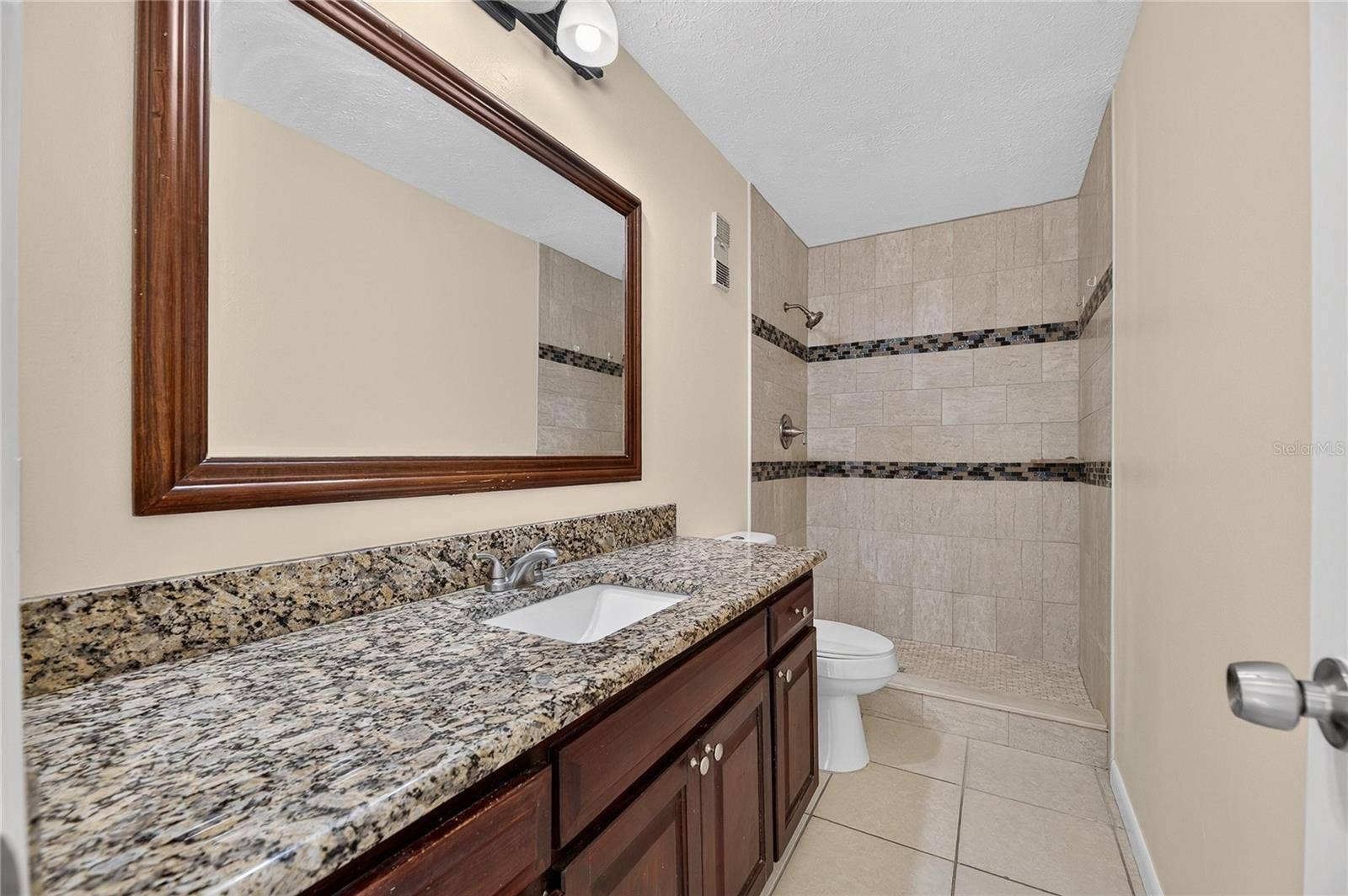 8904 W FLORA STREET, Tampa, FL 33615