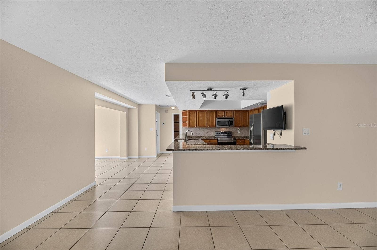 8904 W FLORA STREET, Tampa, FL 33615