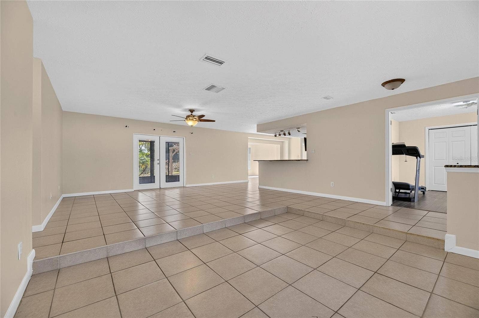8904 W FLORA STREET, Tampa, FL 33615
