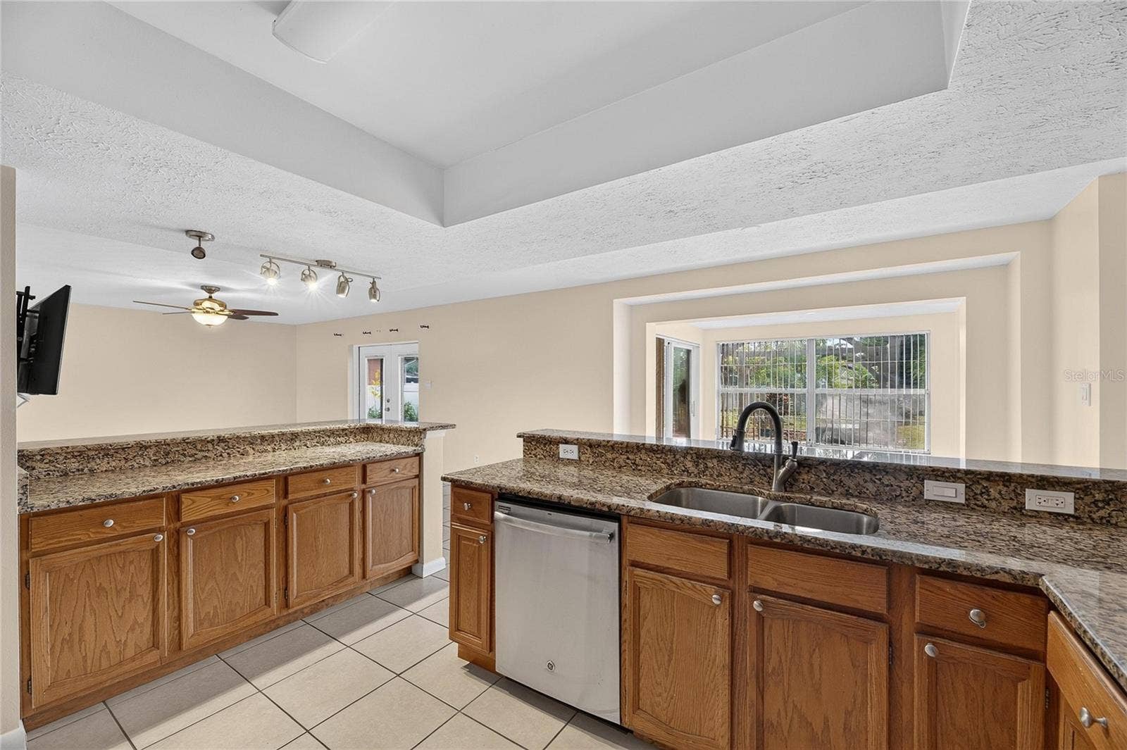 8904 W FLORA STREET, Tampa, FL 33615