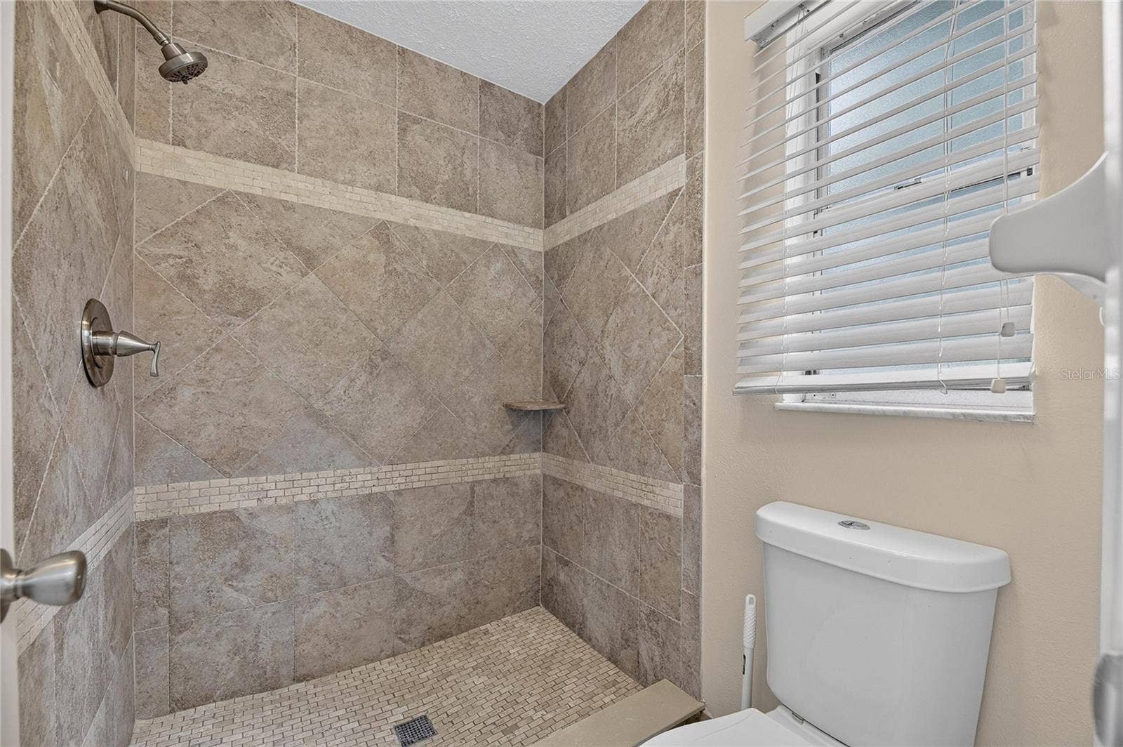 8904 W FLORA STREET, Tampa, FL 33615