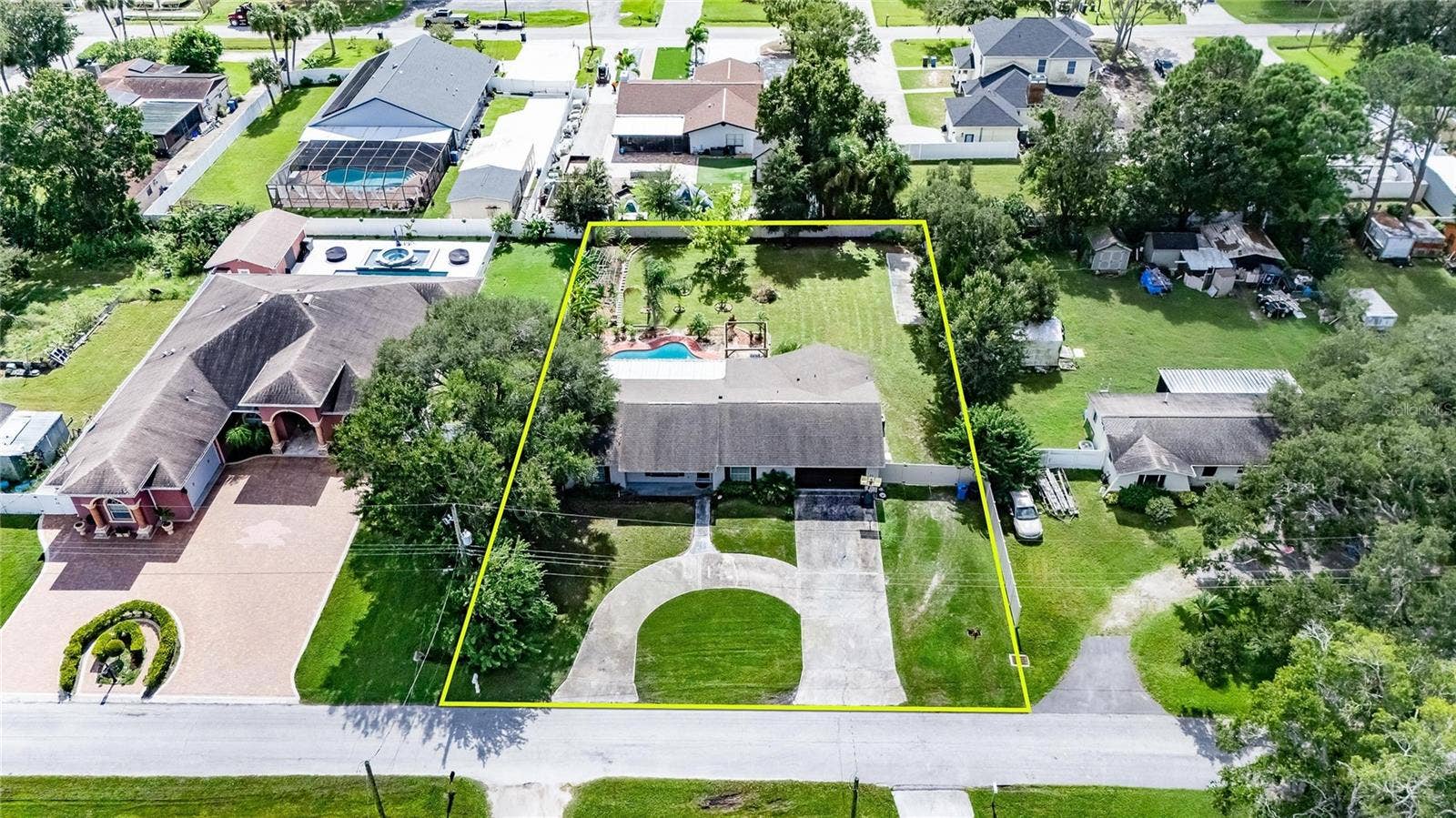 8904 W FLORA STREET, Tampa, FL 33615