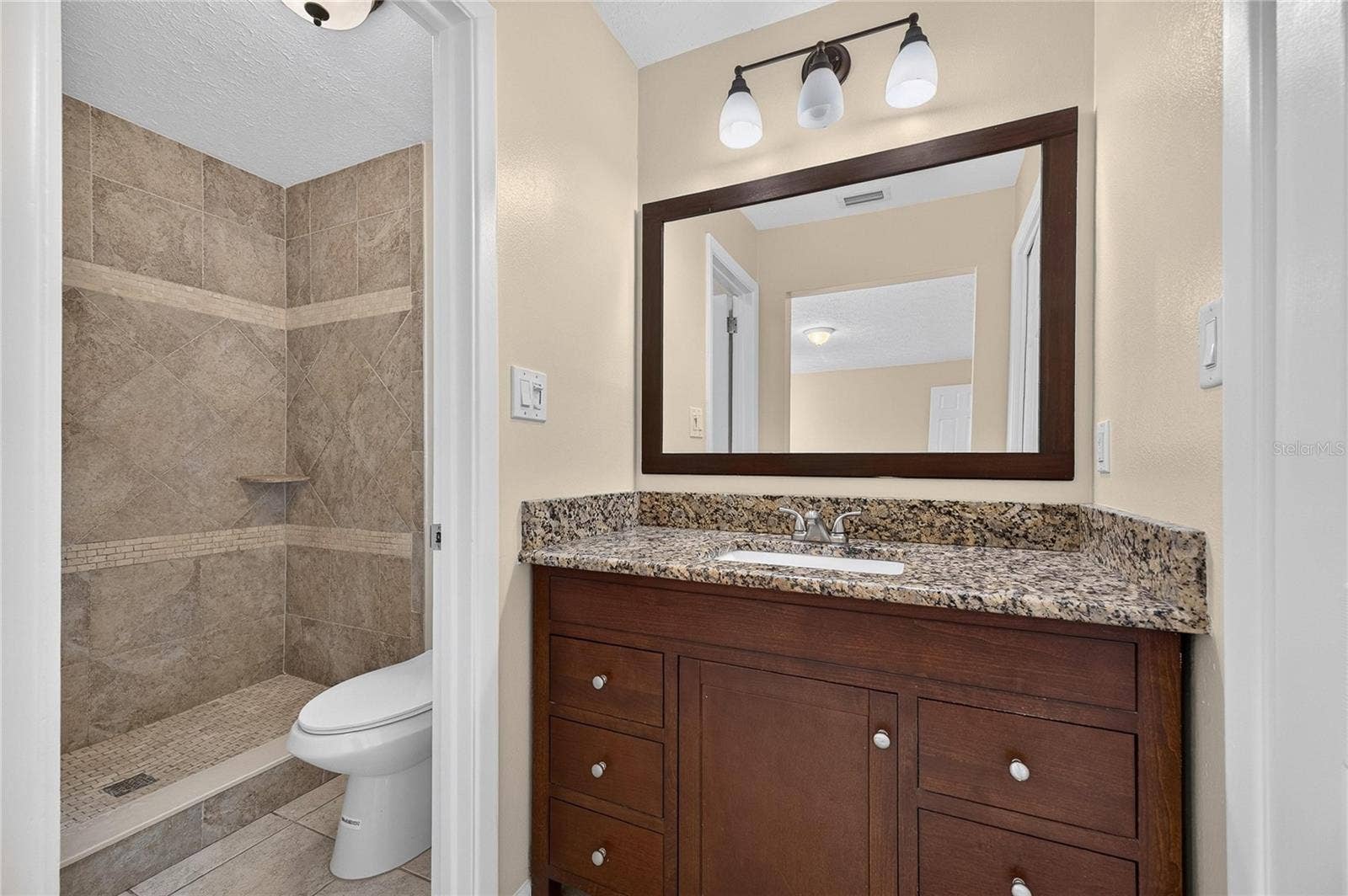 8904 W FLORA STREET, Tampa, FL 33615