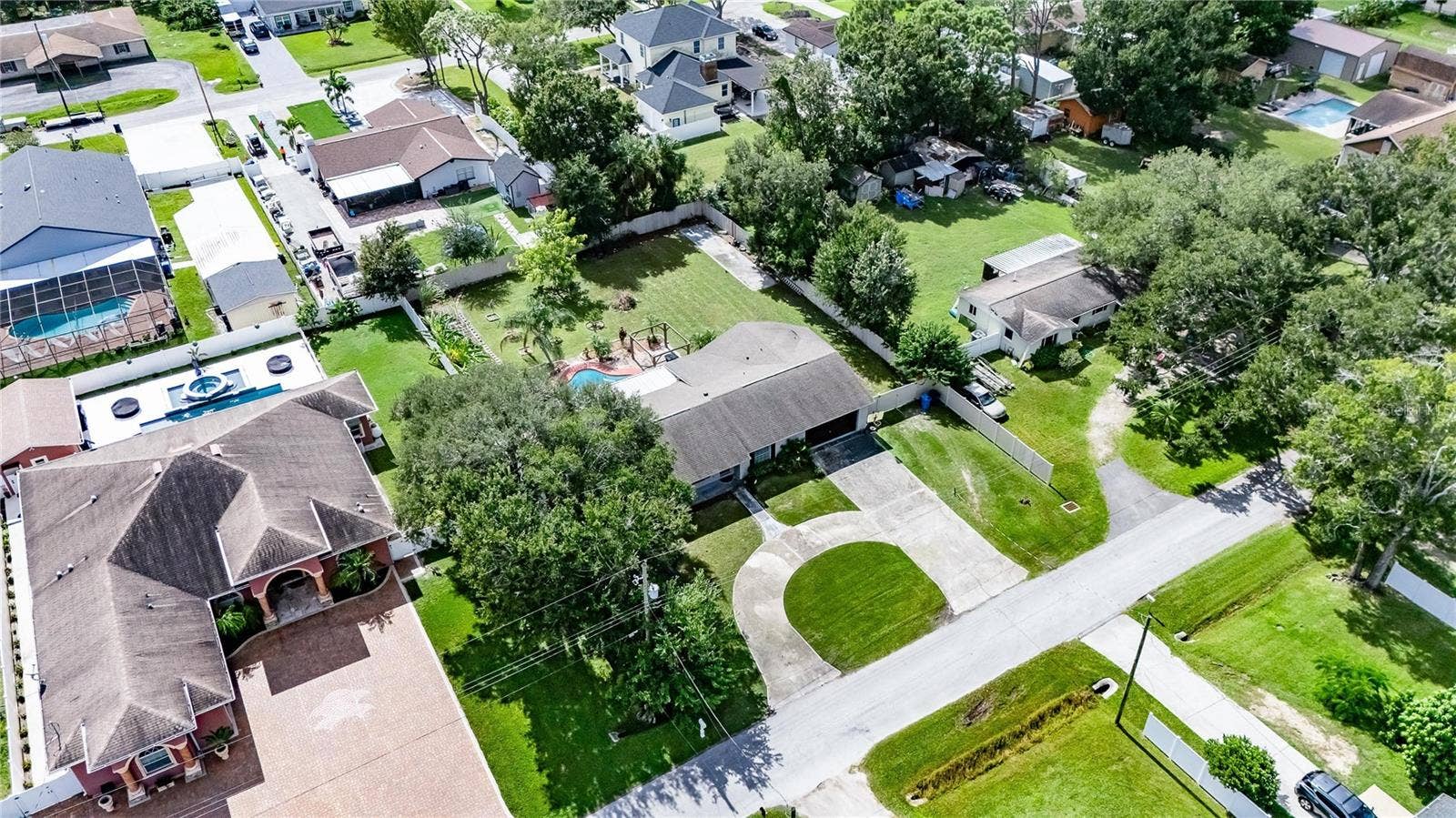 8904 W FLORA STREET, Tampa, FL 33615