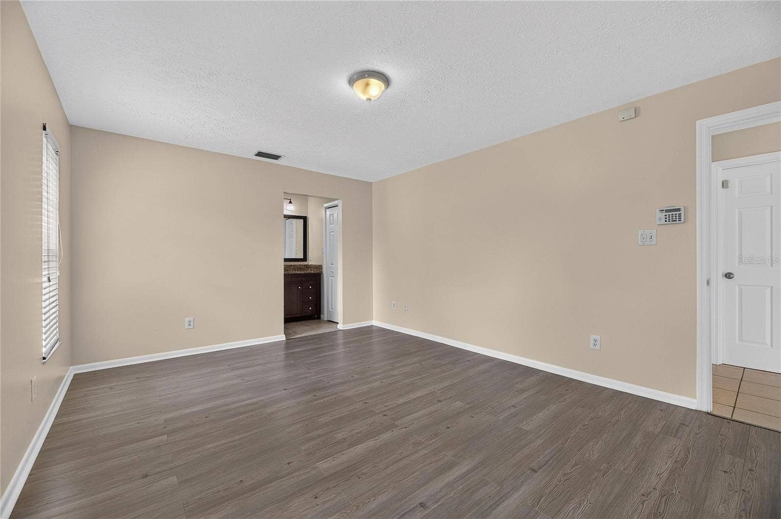 8904 W FLORA STREET, Tampa, FL 33615