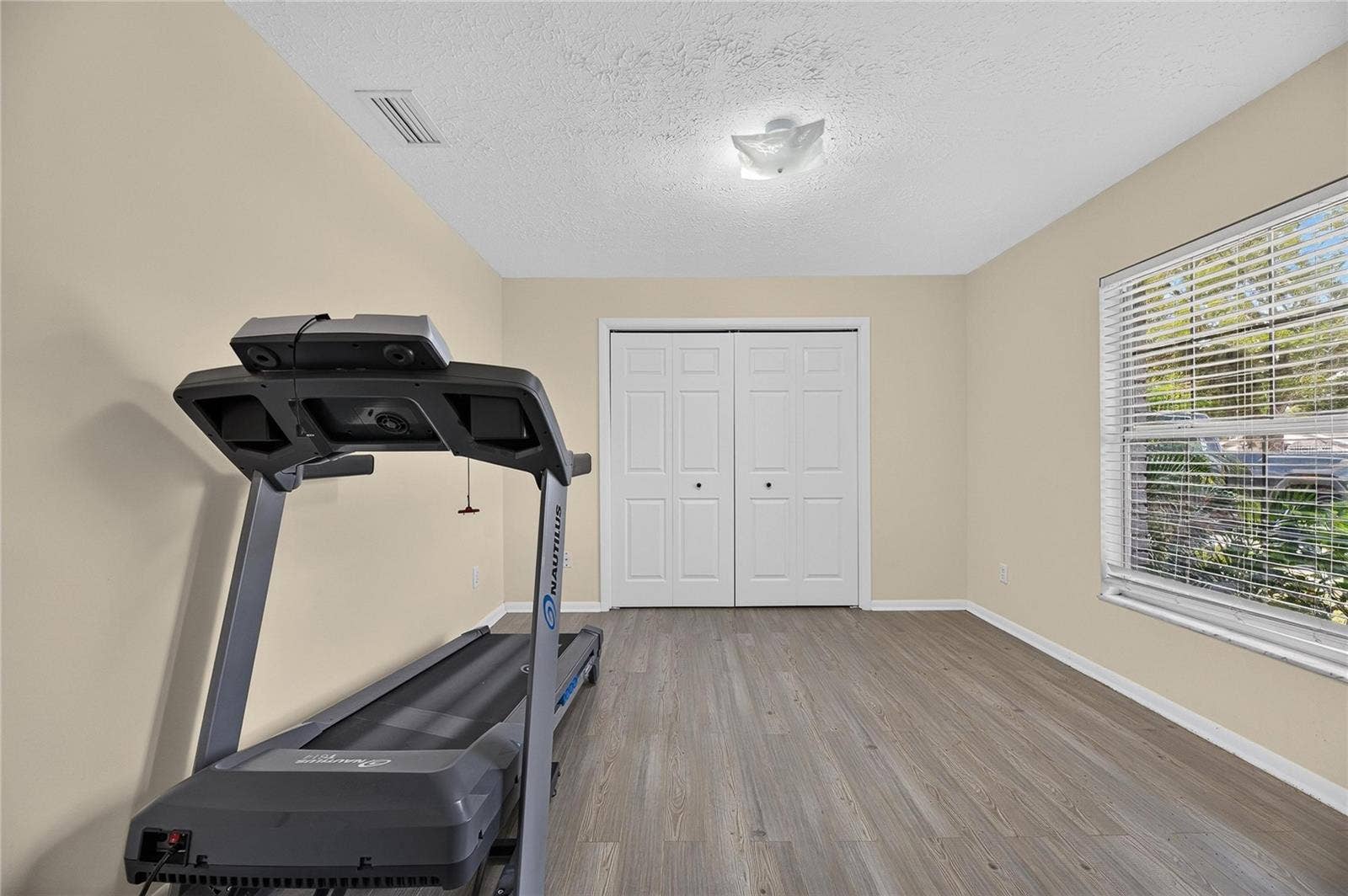 8904 W FLORA STREET, Tampa, FL 33615