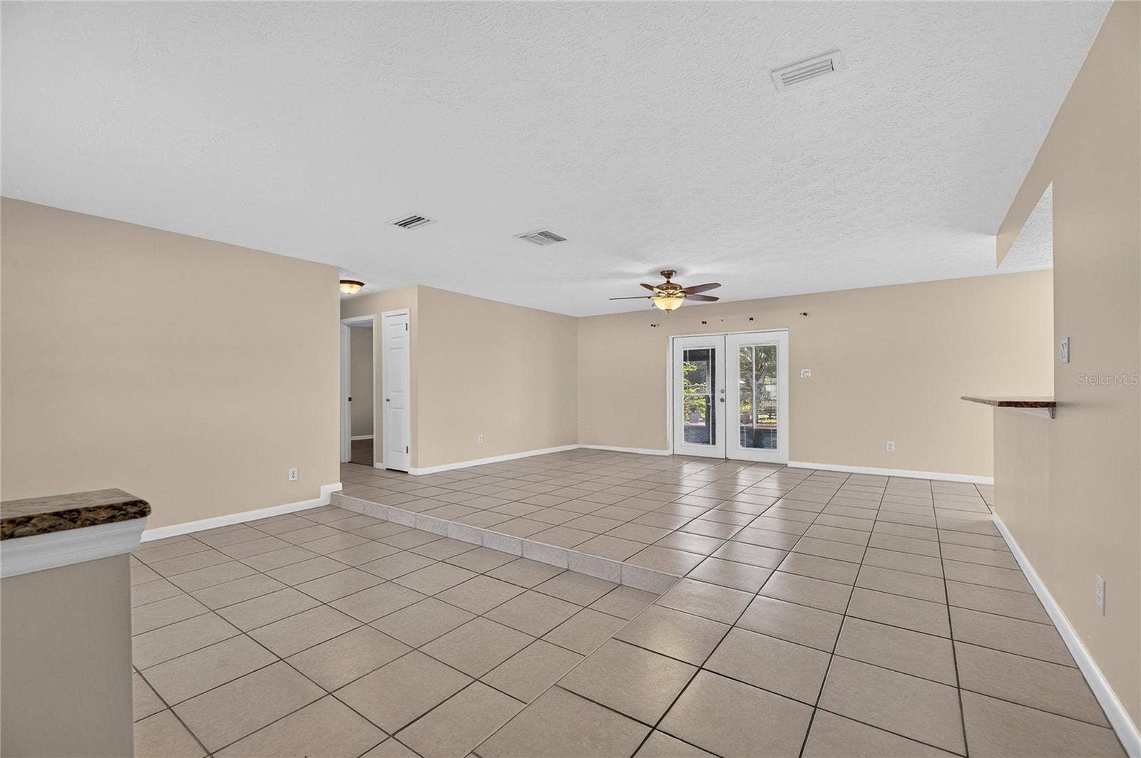 8904 W FLORA STREET, Tampa, FL 33615