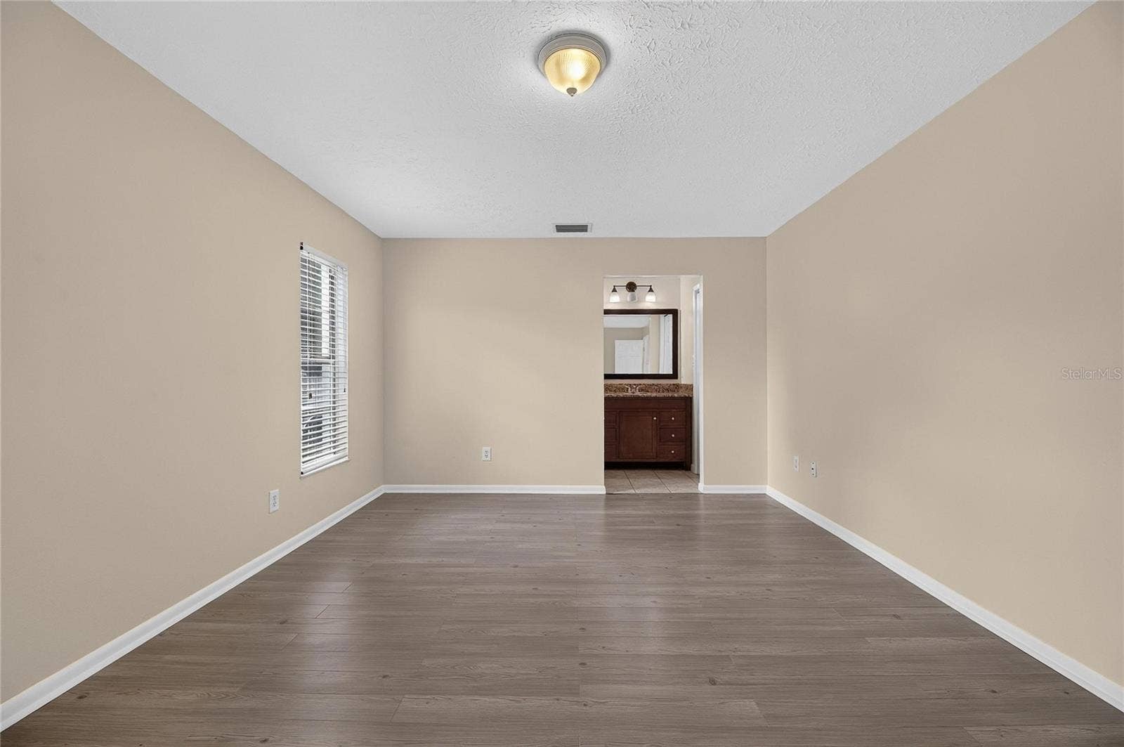 8904 W FLORA STREET, Tampa, FL 33615