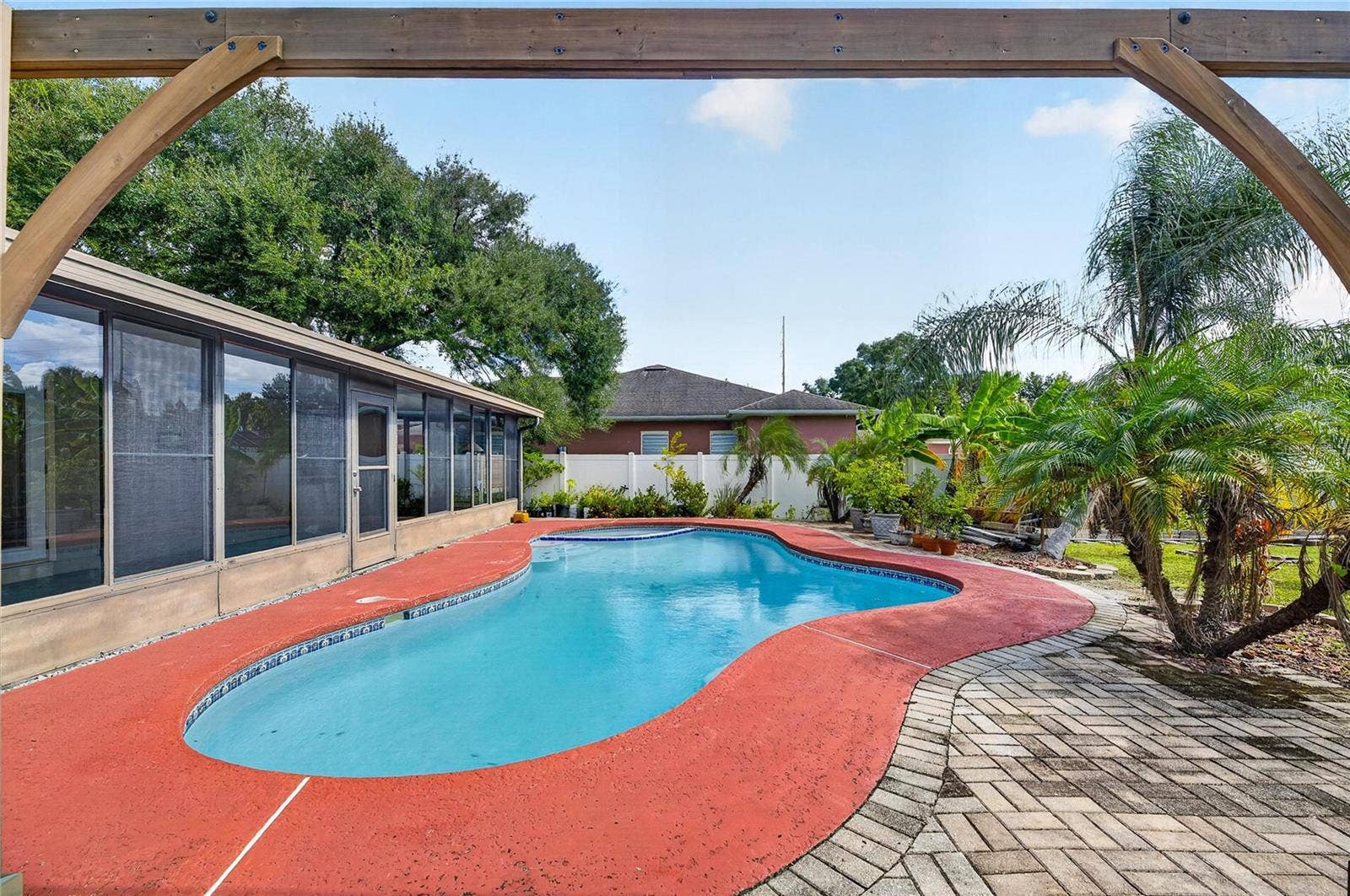 8904 W FLORA STREET, Tampa, FL 33615