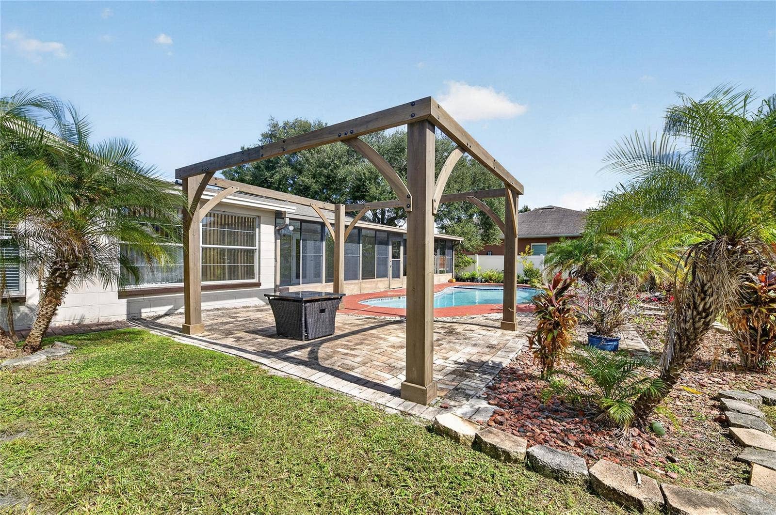 8904 W FLORA STREET, Tampa, FL 33615