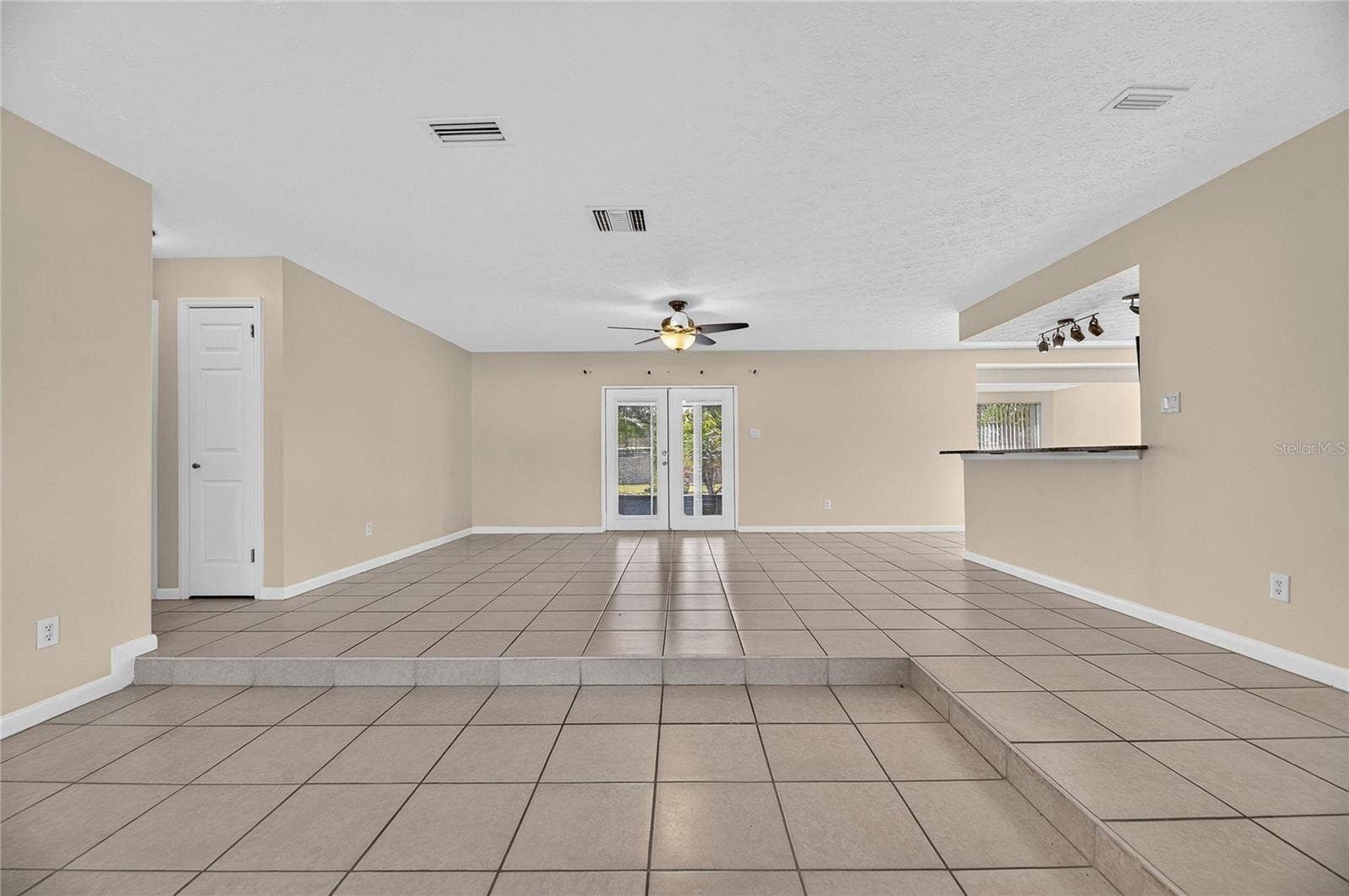 8904 W FLORA STREET, Tampa, FL 33615