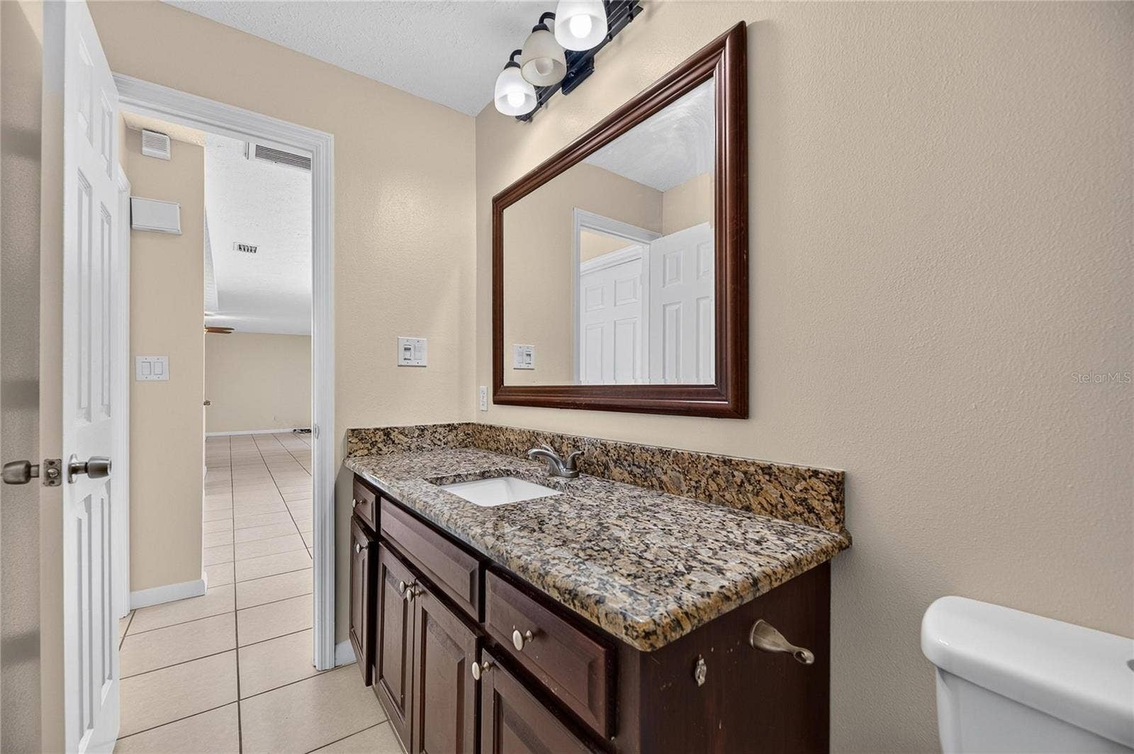 8904 W FLORA STREET, Tampa, FL 33615