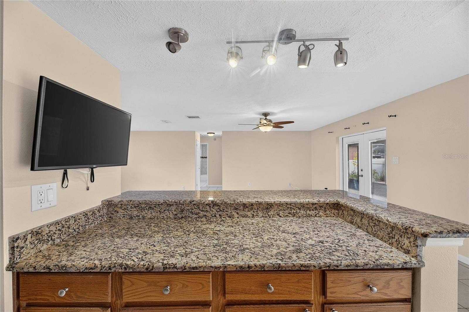 8904 W FLORA STREET, Tampa, FL 33615