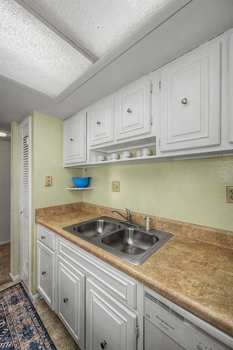1575 GREENLEA DRIVE, #4, Clearwater, FL 33755 1575 GREENLEA DRIVE, #4, Clearwater, FL 33755